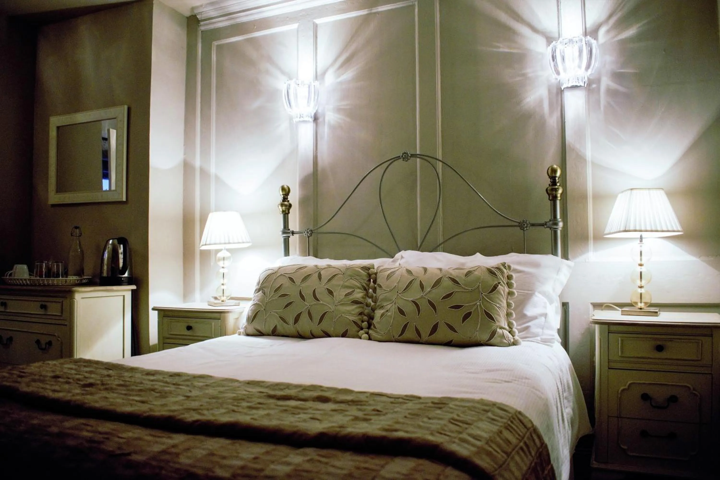 Bed in White Horse & Griffin