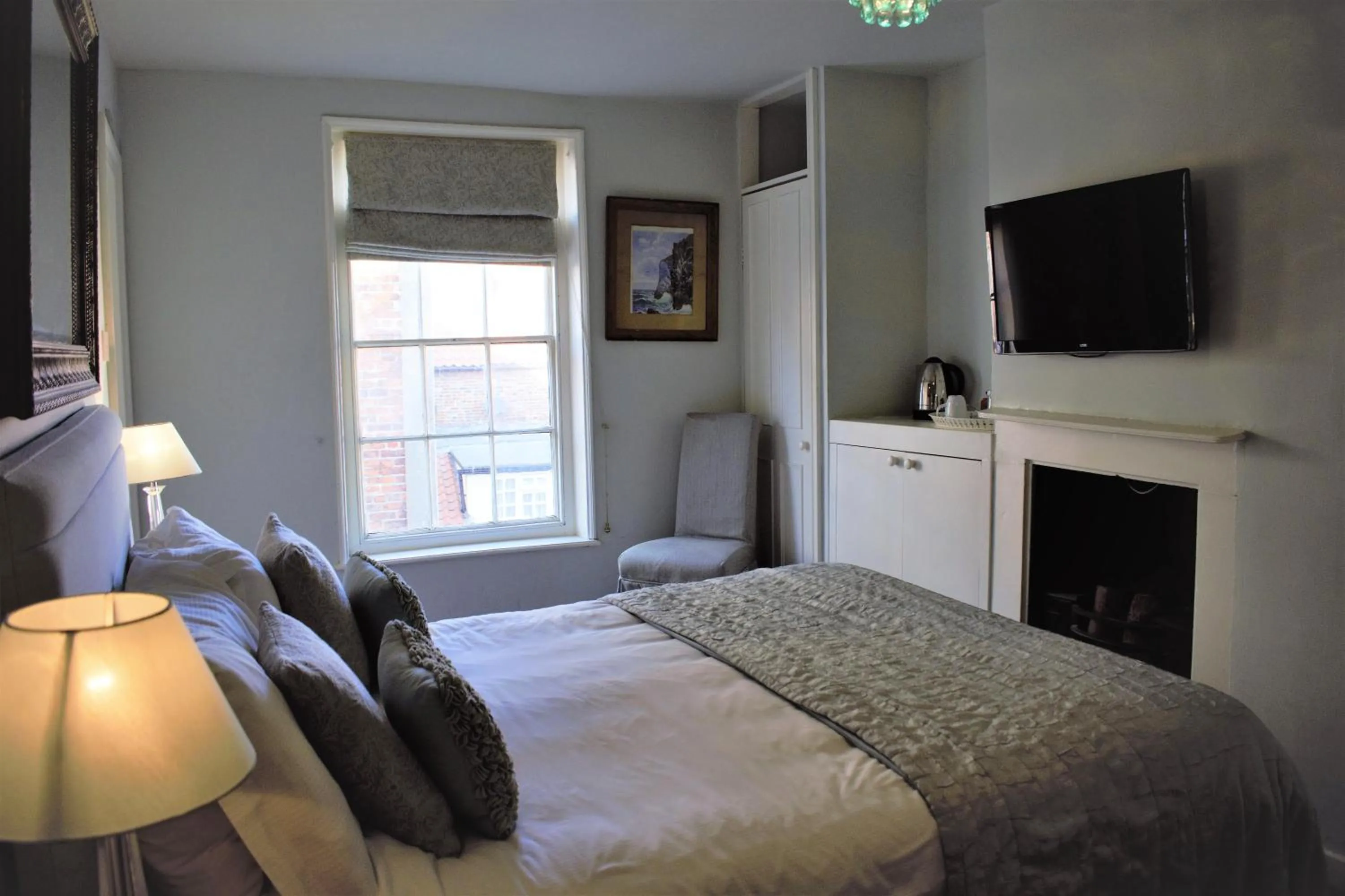 Bed in White Horse & Griffin