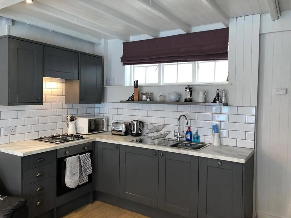 Kitchen or kitchenette in White Horse & Griffin