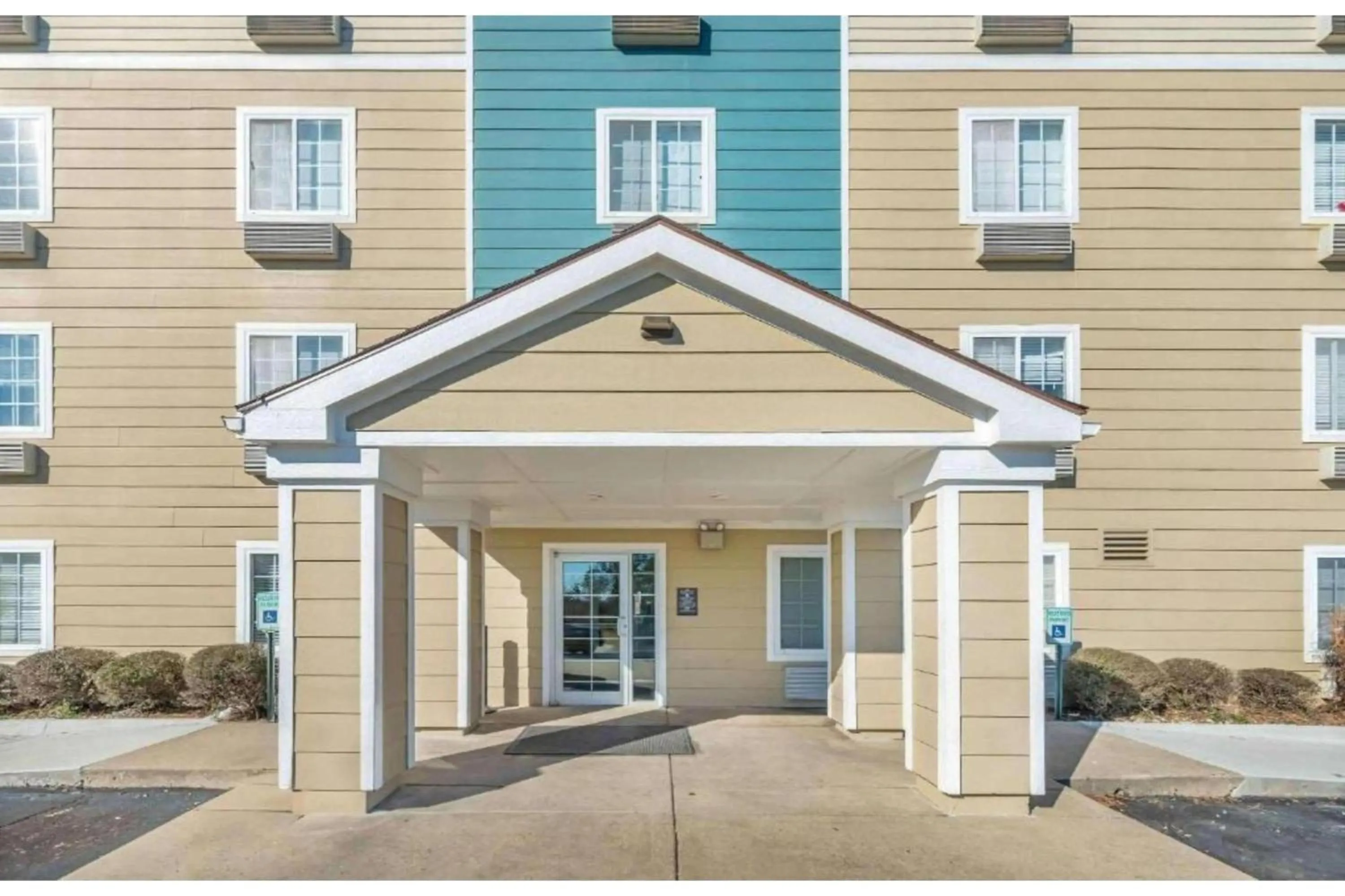 Facade/entrance in Studio 6 Extended Stay Little Rock Southwest AR