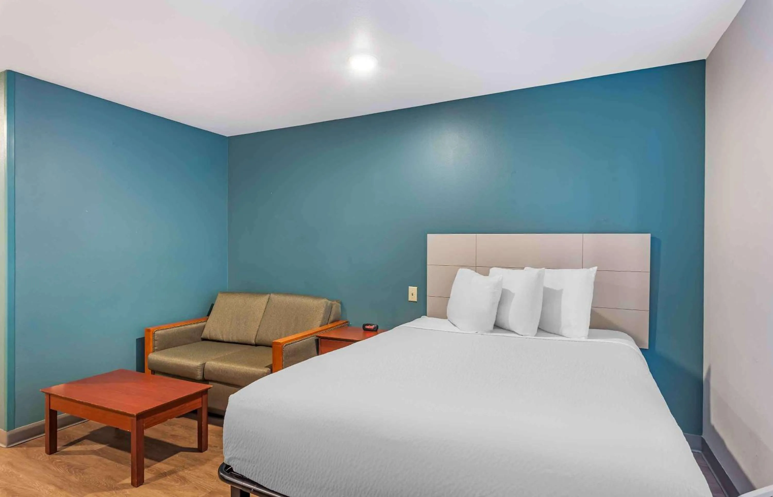 Bedroom, Bed in Extended Stay America Select Suites - Little Rock - Southwest