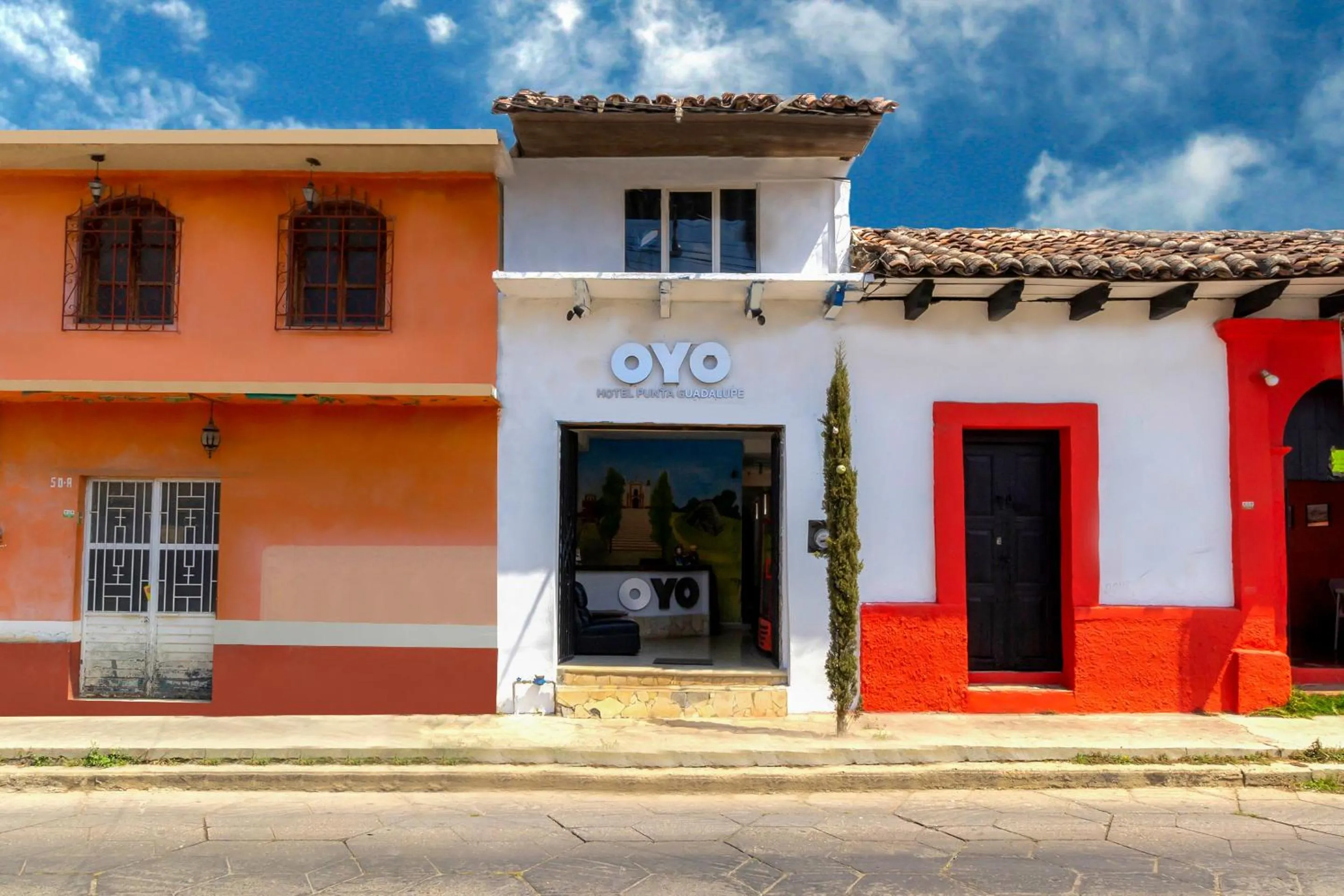 Facade/entrance in OYO Hotel Punta Guadalupe, San Cristóbal de las Casas