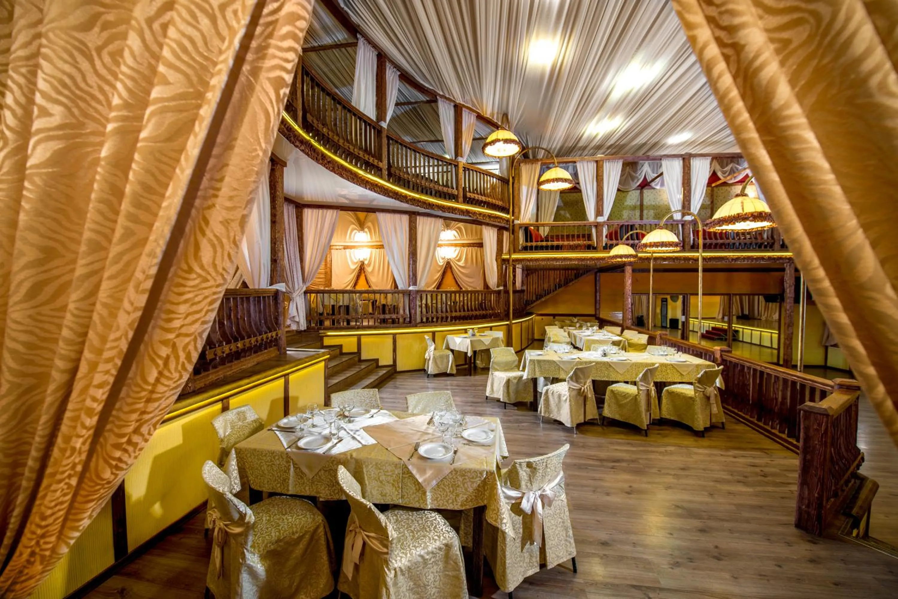 Restaurant/places to eat in Hotel Galaktika