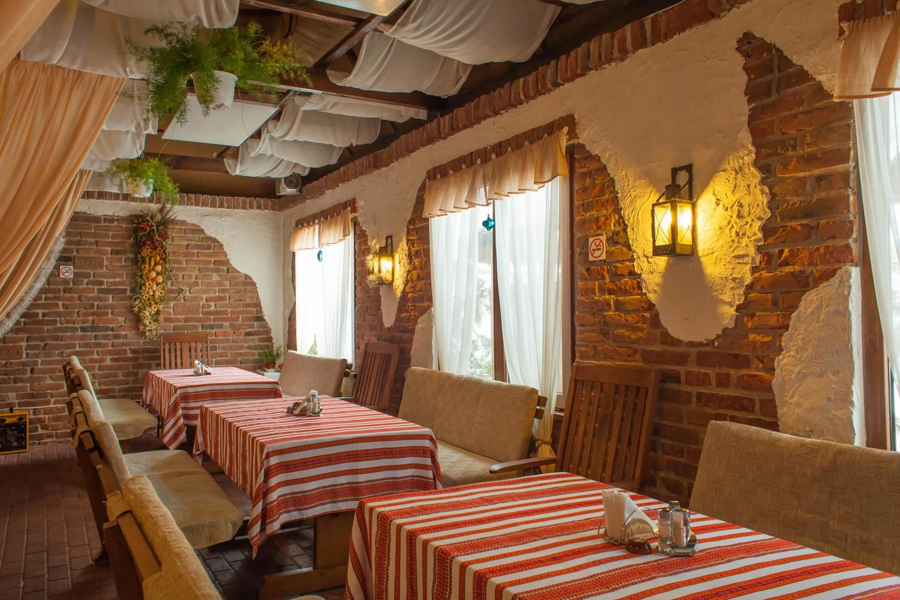 Restaurant/places to eat in Hotel Galaktika