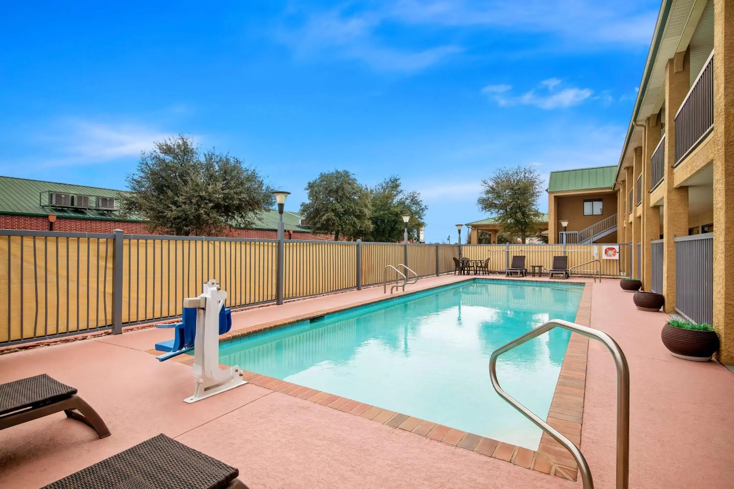 Pool view in Best Western Cedar Inn Pool view in Best Western Cedar Inn