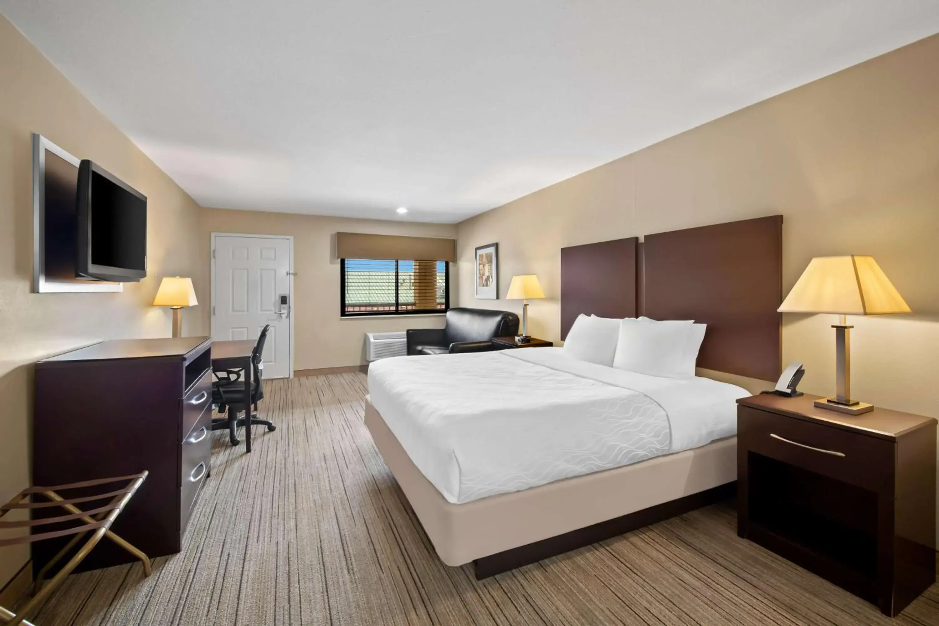 Bedroom, Bed in Best Western Cedar Inn Bedroom, Bed in Best Western Cedar Inn