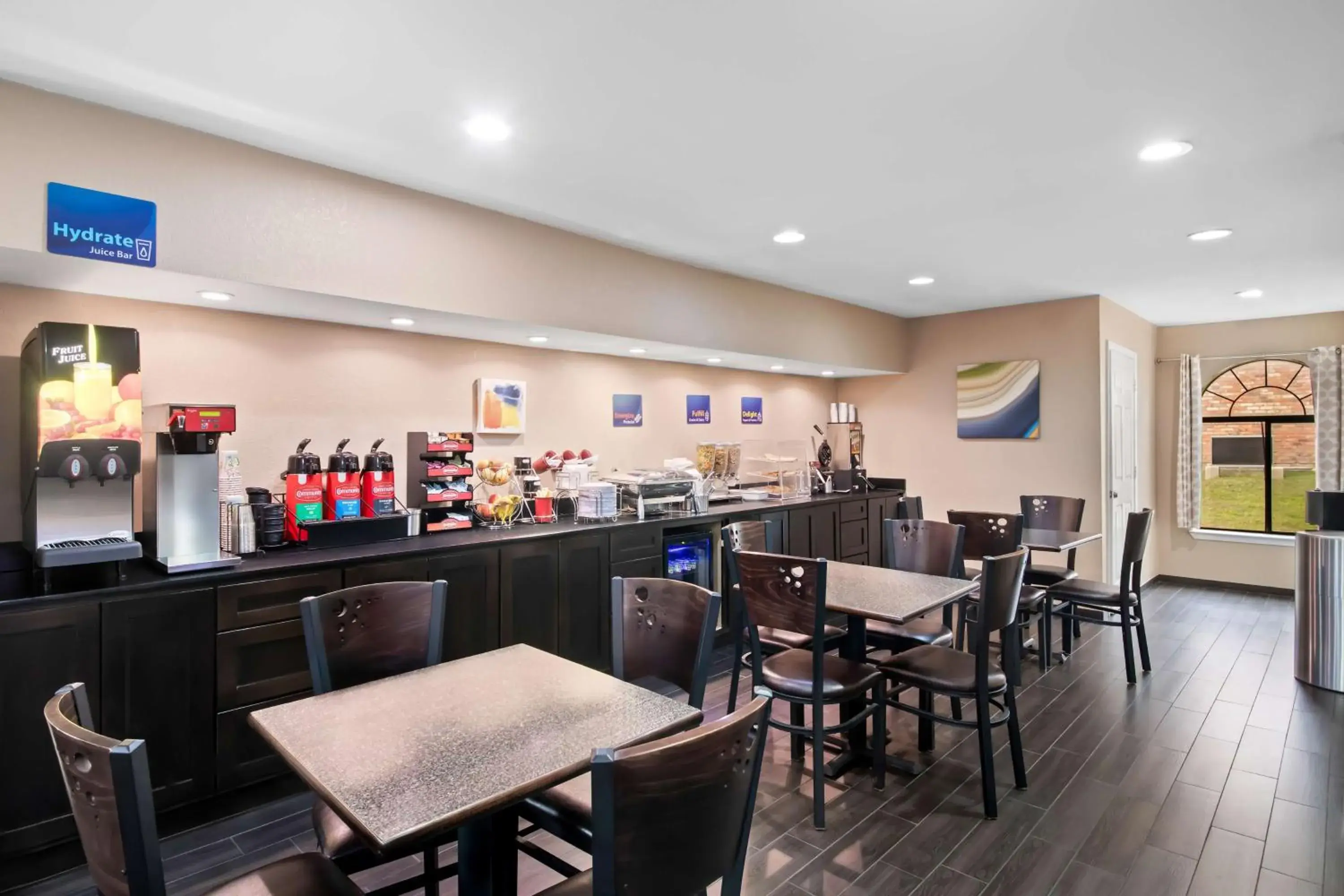 Breakfast in Best Western Cedar Inn Breakfast in Best Western Cedar Inn