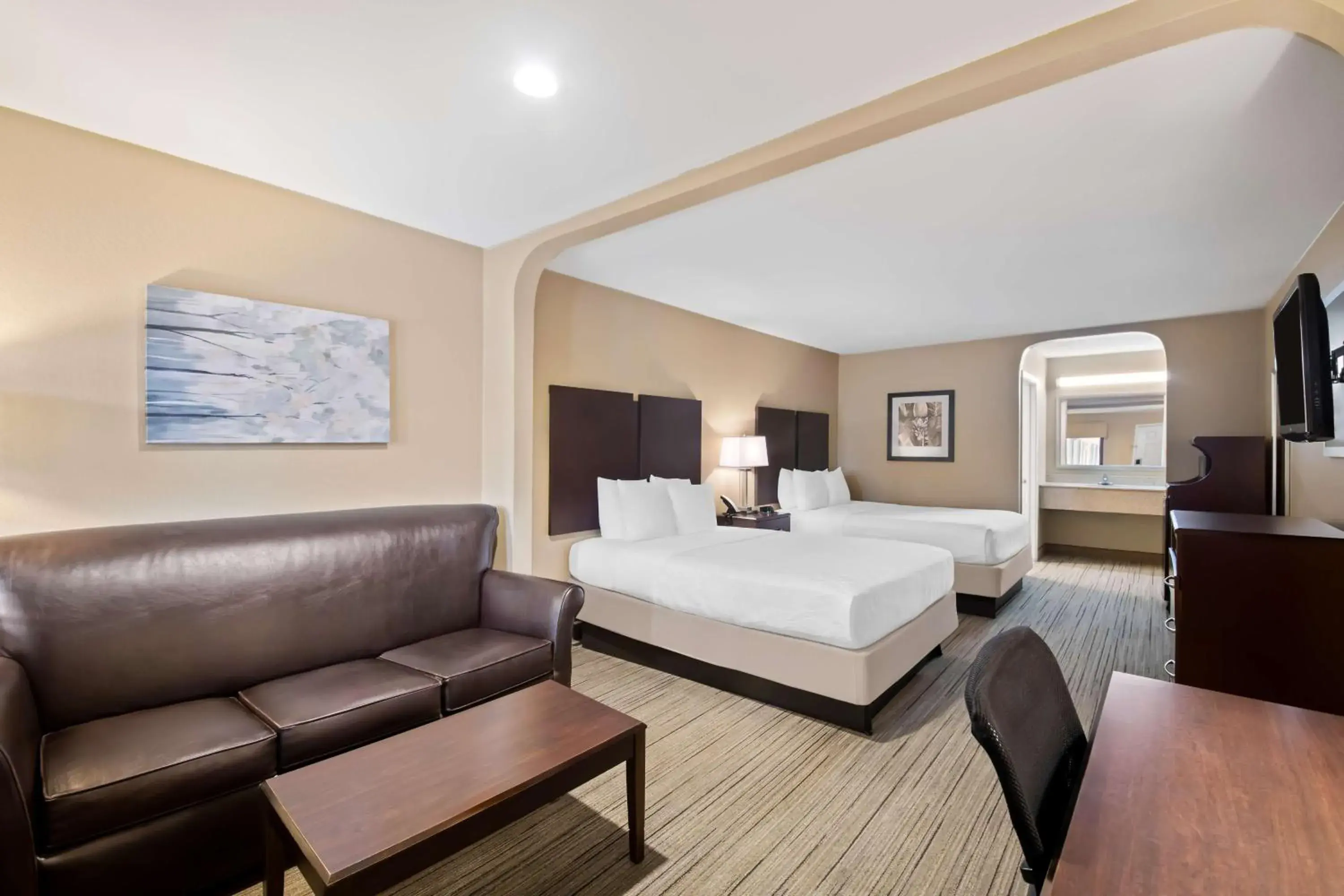 Bedroom, Bed in Best Western Cedar Inn Bedroom, Bed in Best Western Cedar Inn