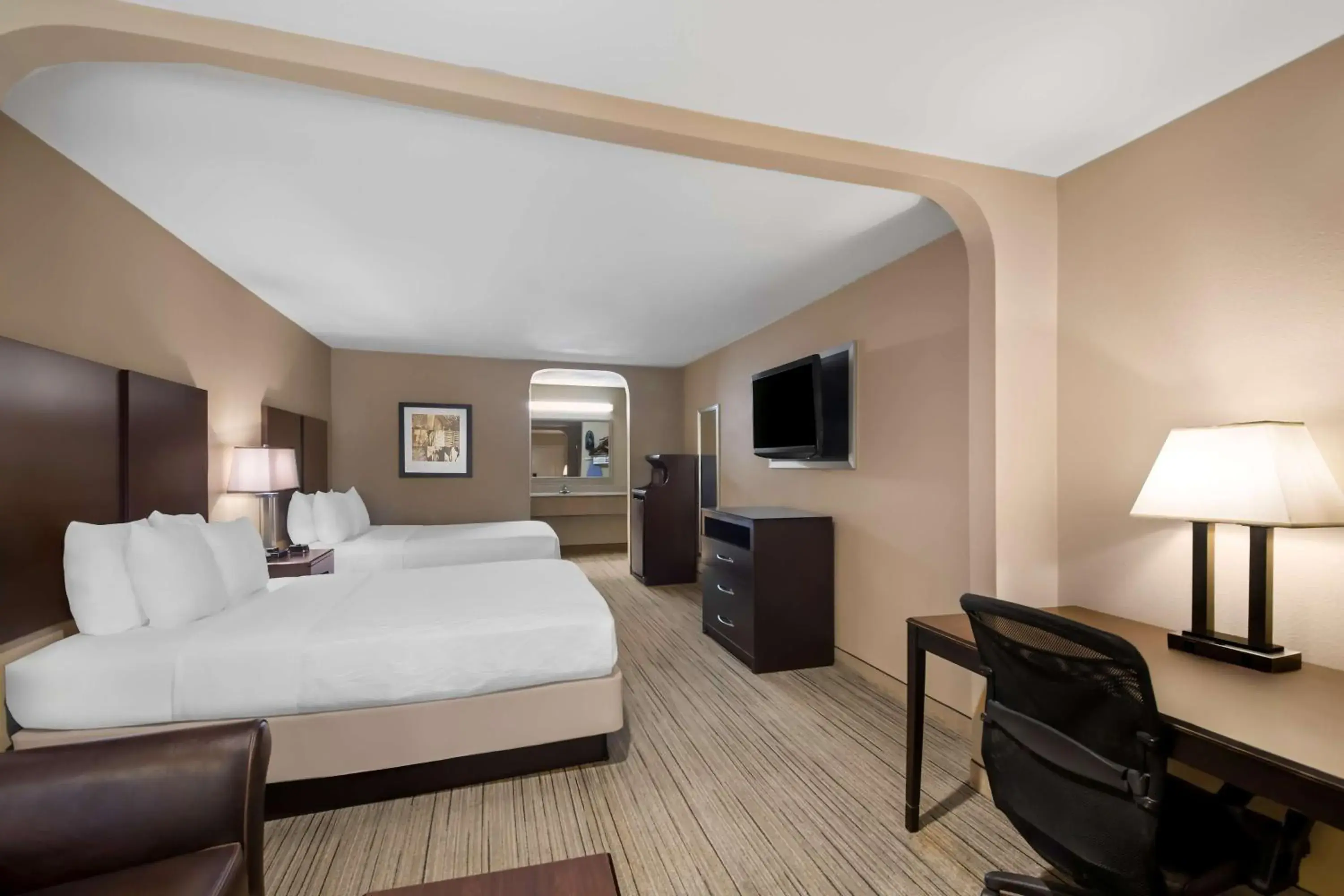 Bedroom, Bed in Best Western Cedar Inn Bedroom, Bed in Best Western Cedar Inn