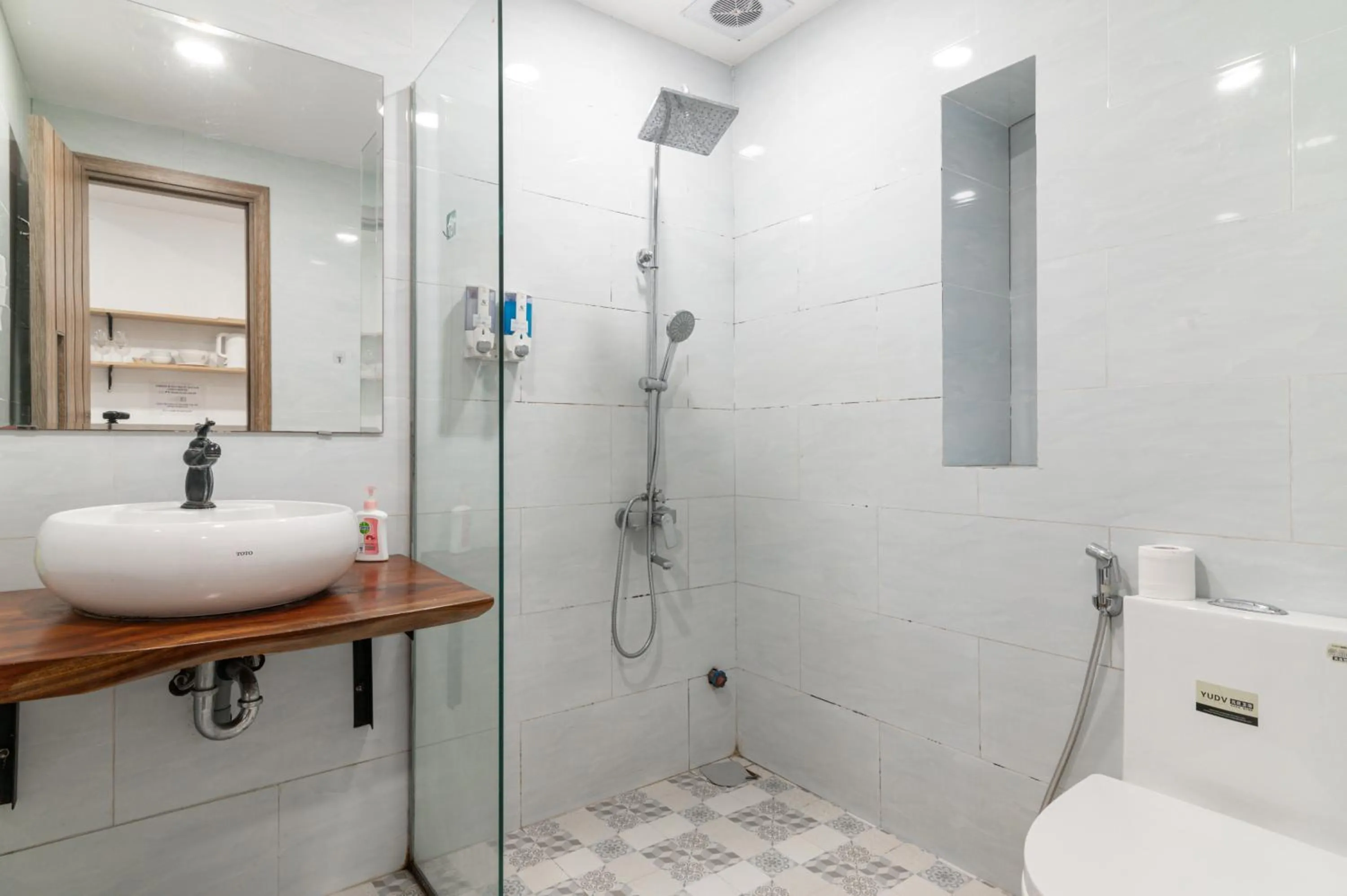 Shower in SaziHome Le Thanh Tong Hanoi