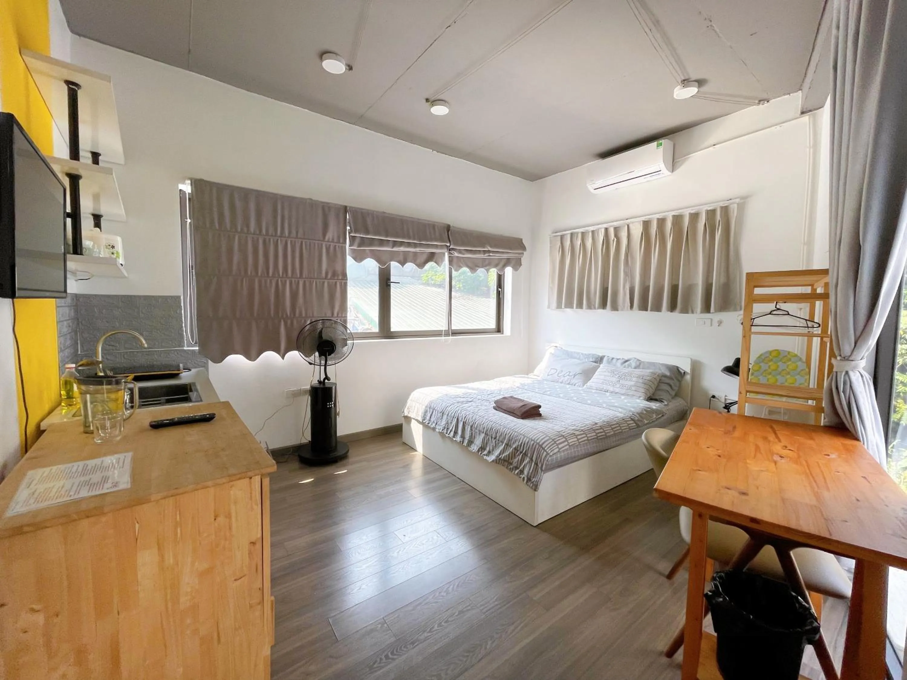 Photo of the whole room, Bed in SaziHome Le Thanh Tong Hanoi