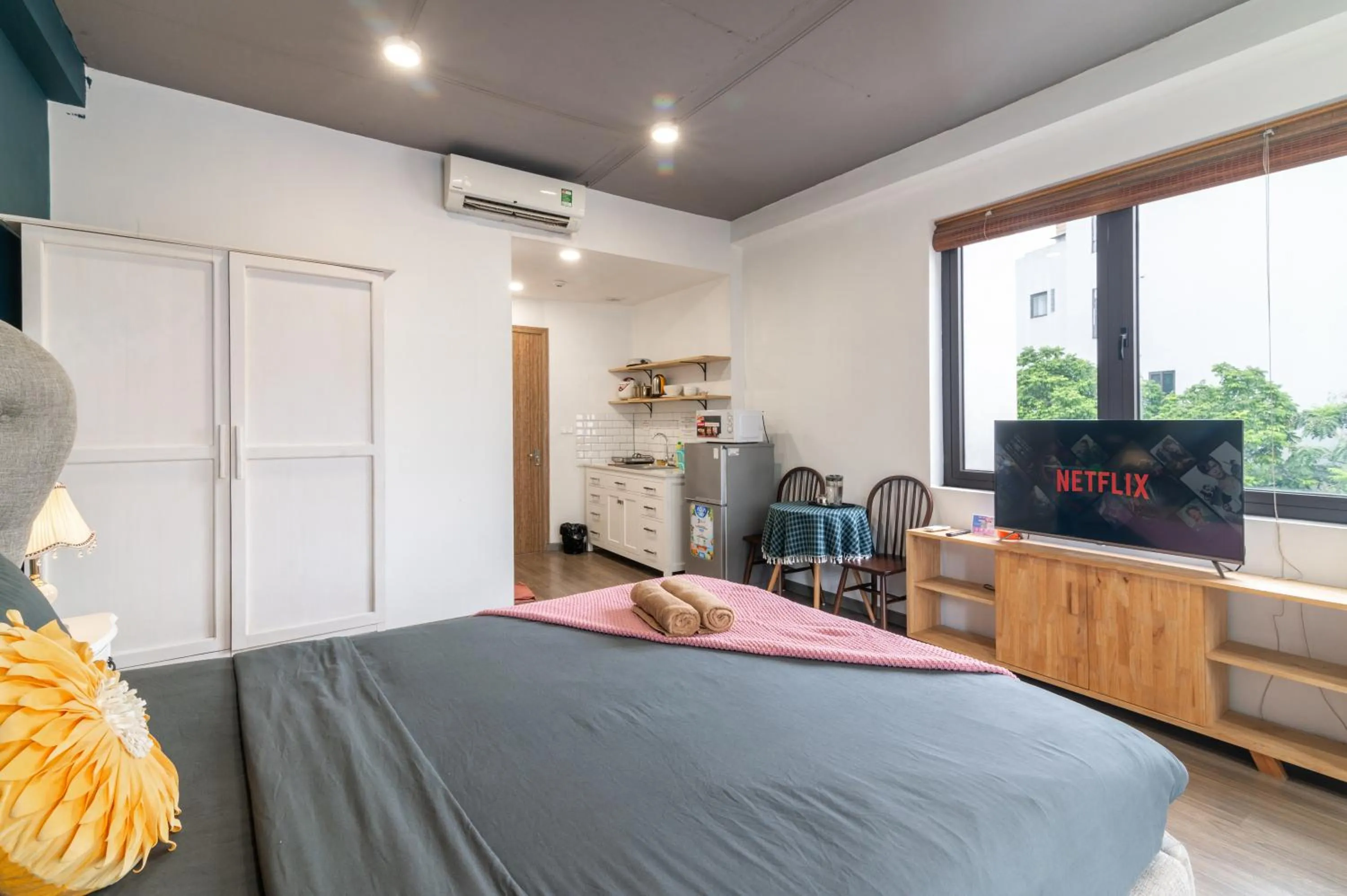 Photo of the whole room, Bed in SaziHome Le Thanh Tong Hanoi