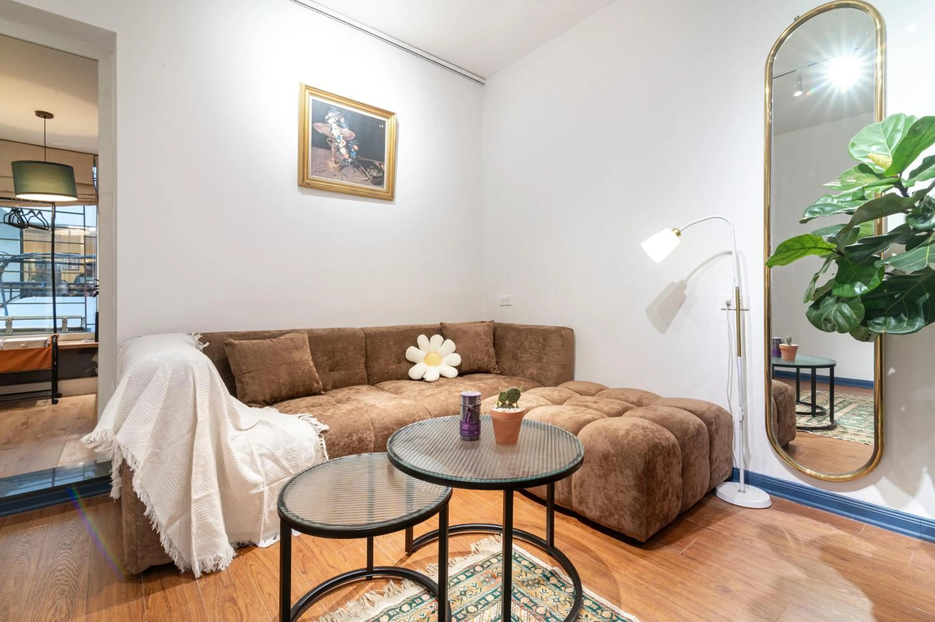 Living room in SaziHome Le Thanh Tong Hanoi