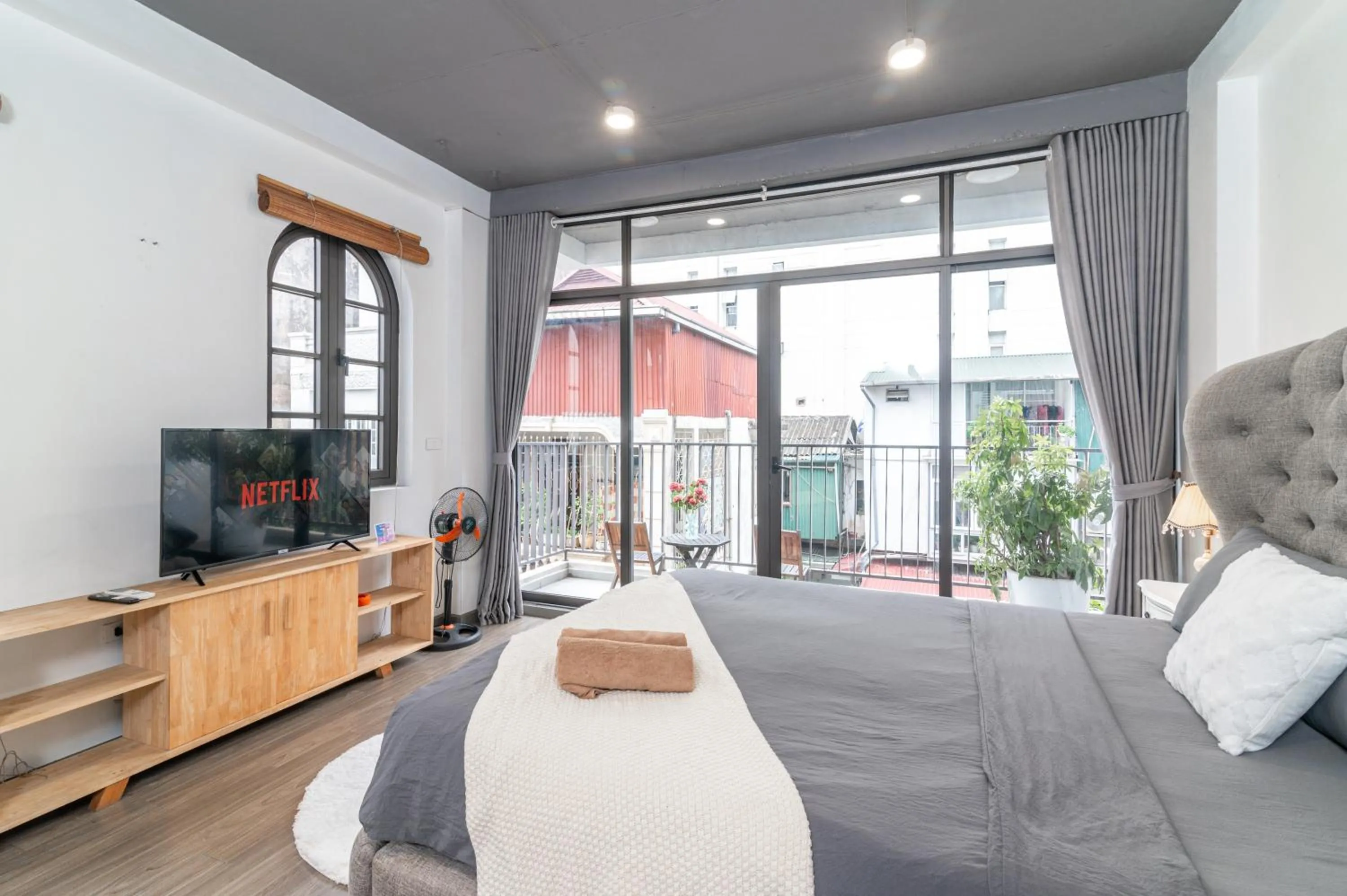 View (from property/room), Bed in SaziHome Le Thanh Tong Hanoi