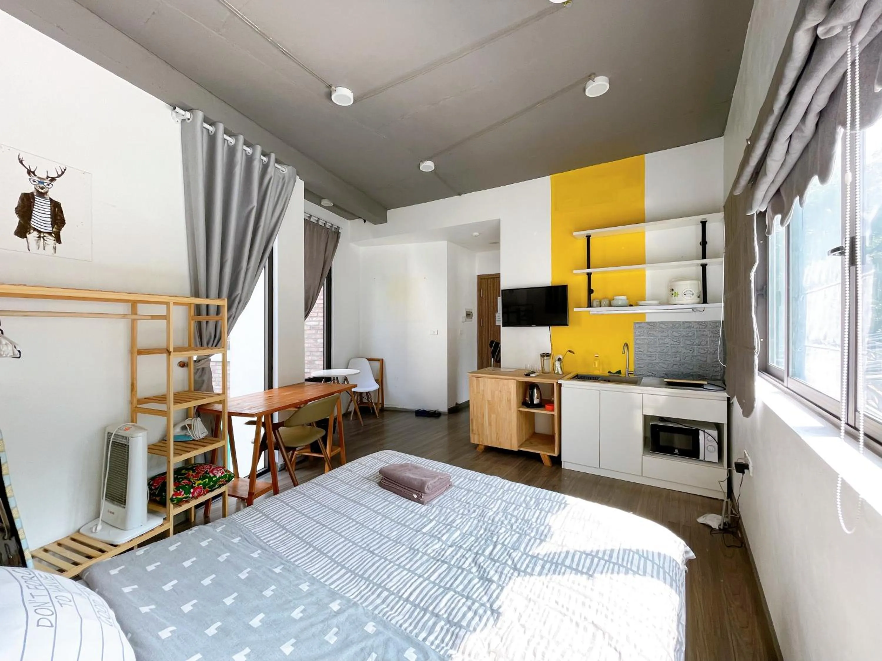 Photo of the whole room, Bed in SaziHome Le Thanh Tong Hanoi