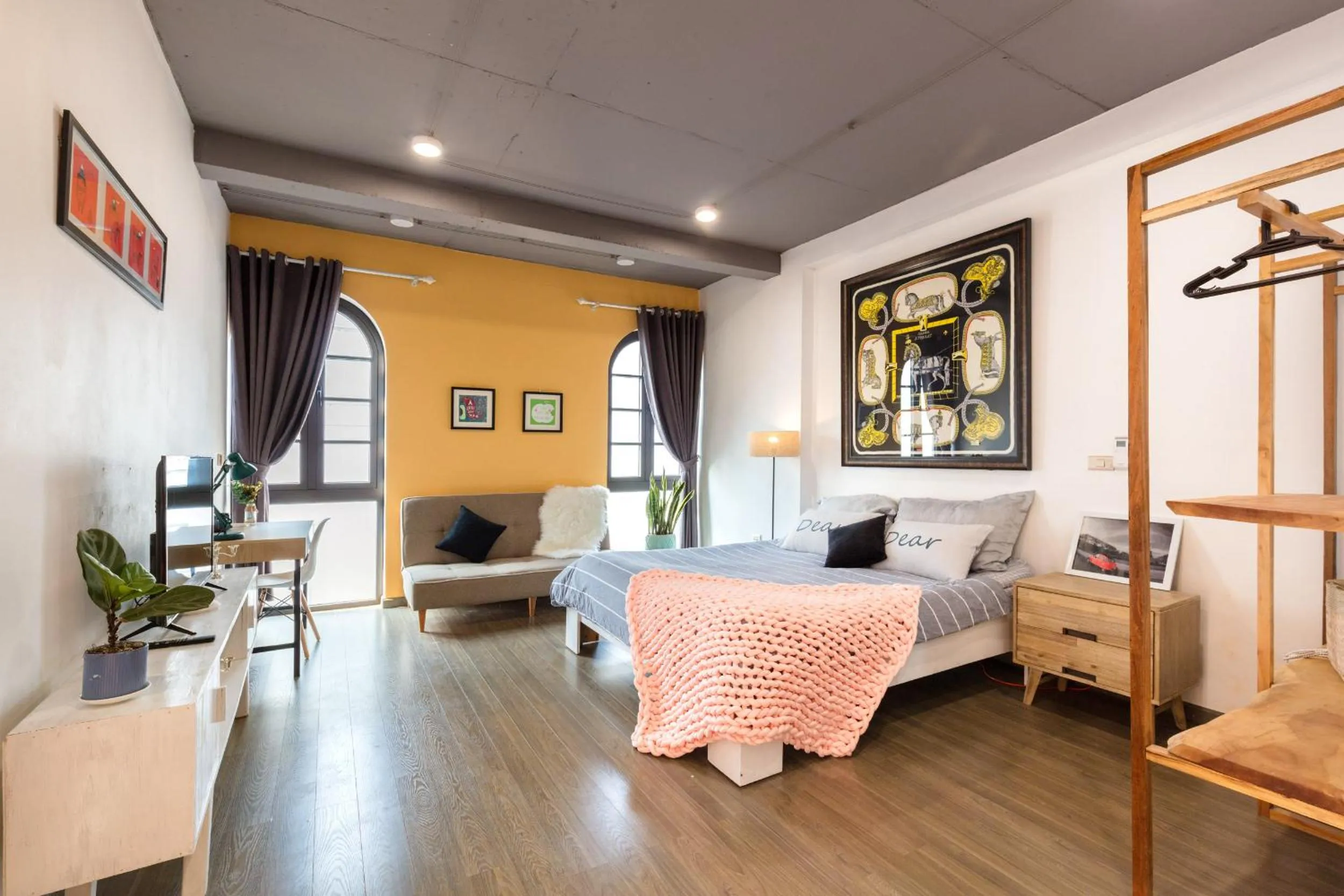 Photo of the whole room in SaziHome Le Thanh Tong Hanoi