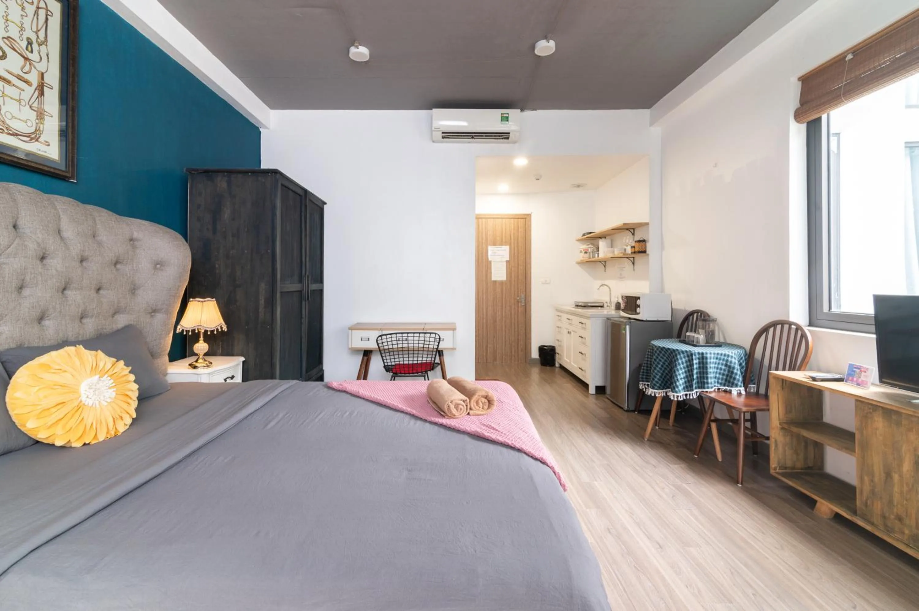 Photo of the whole room, Bed in SaziHome Le Thanh Tong Hanoi