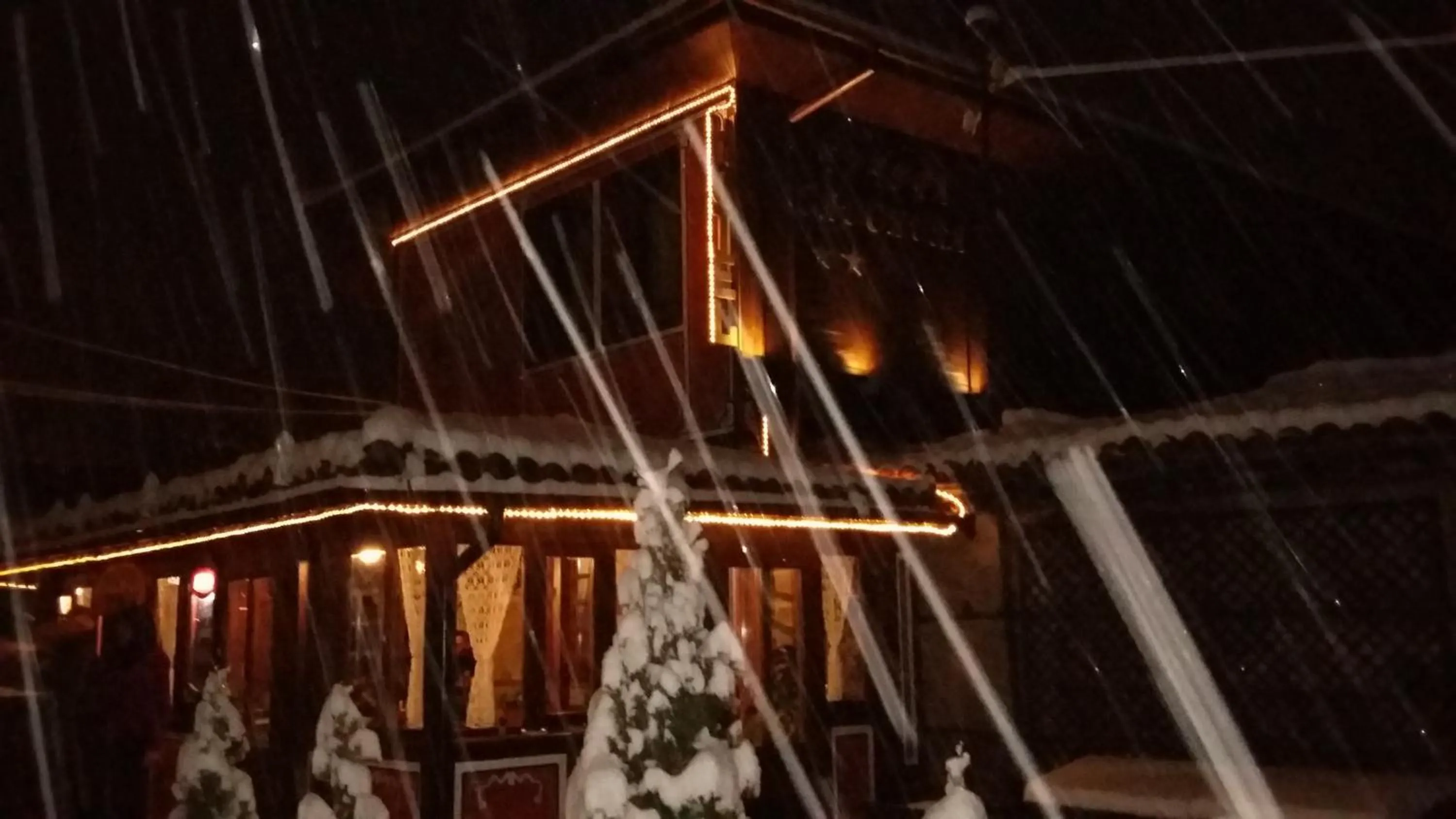 Night in Chuchura Family Hotel