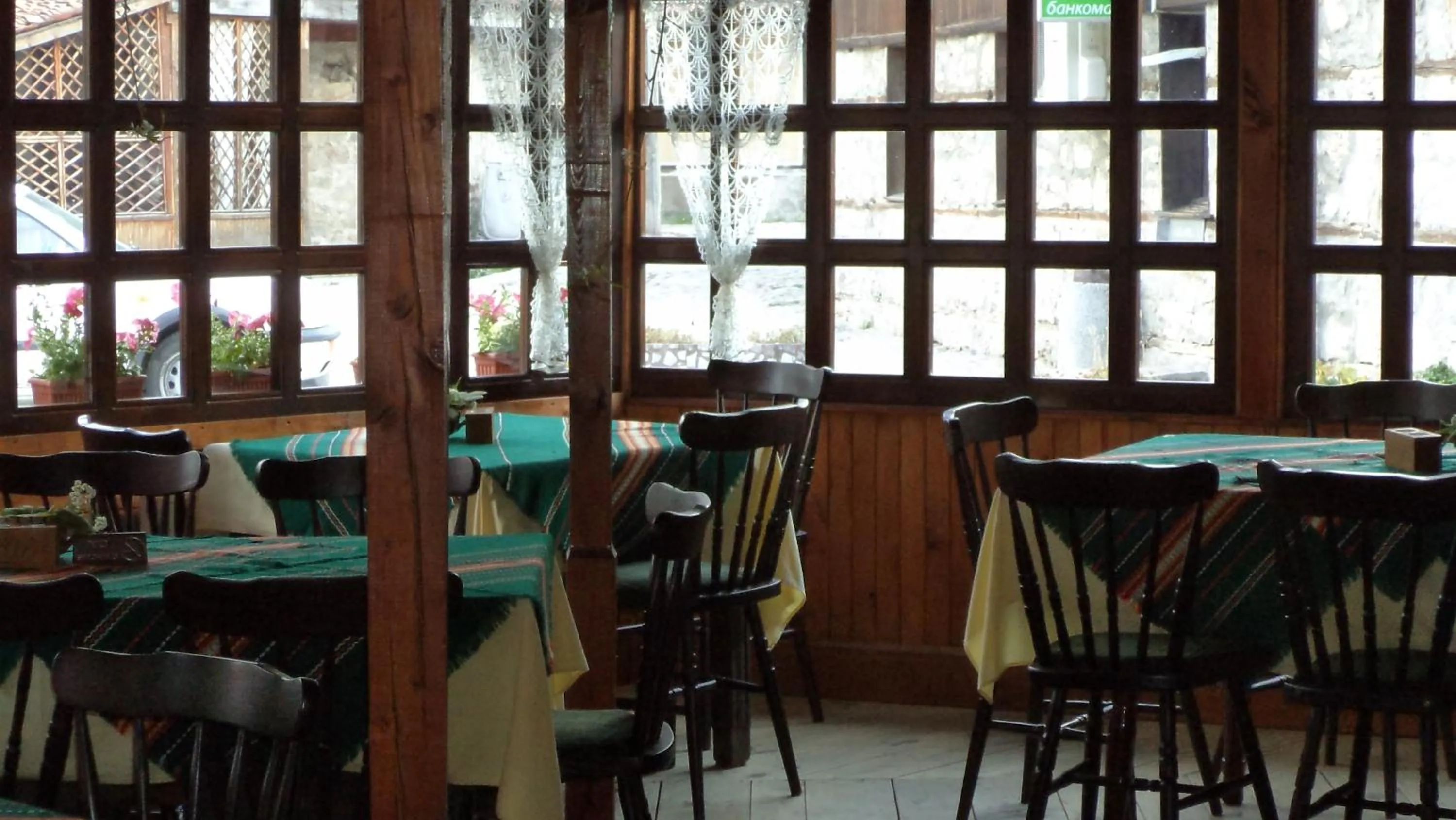 Restaurant/places to eat in Chuchura Family Hotel