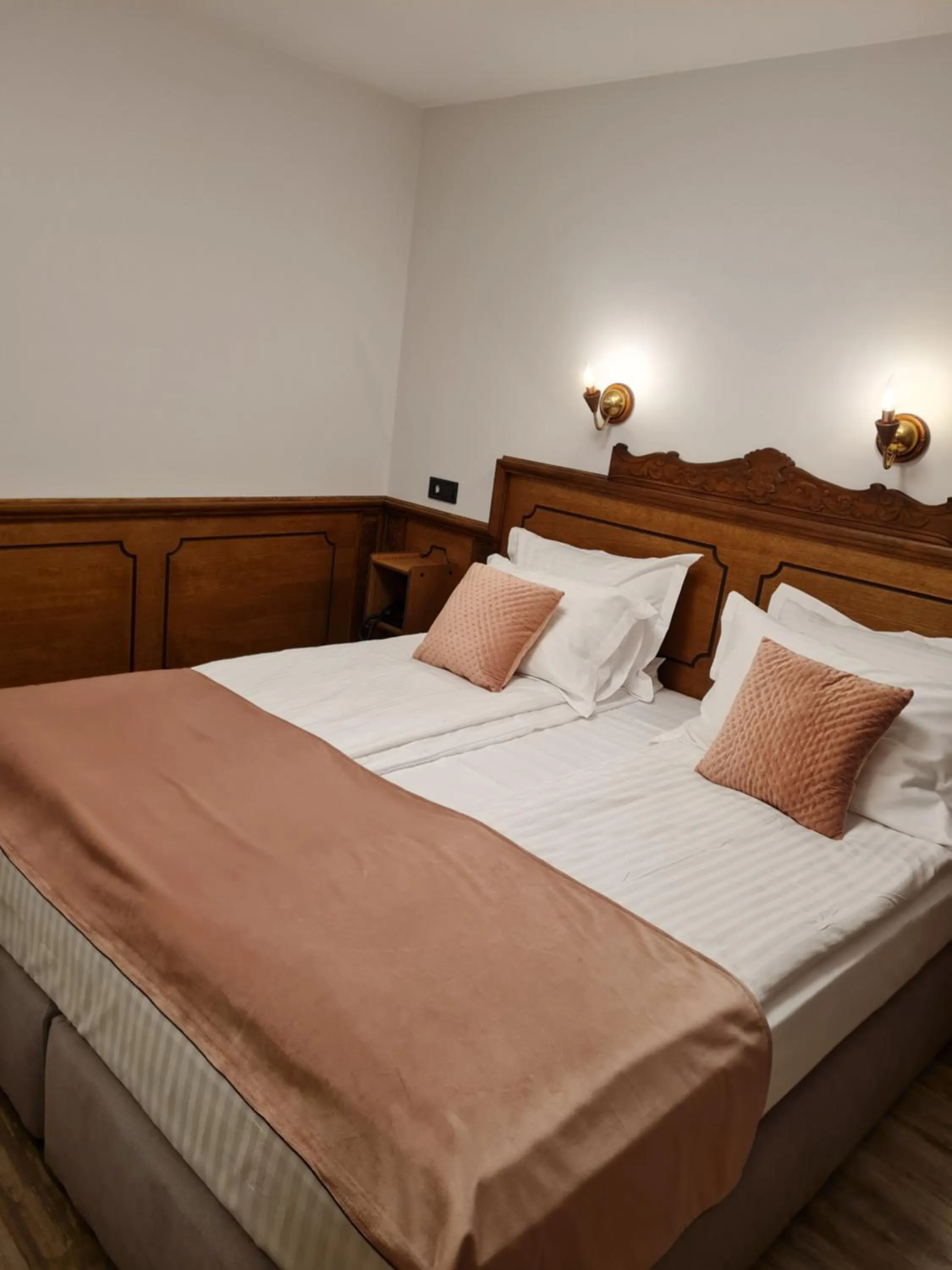 Bed in Chuchura Family Hotel