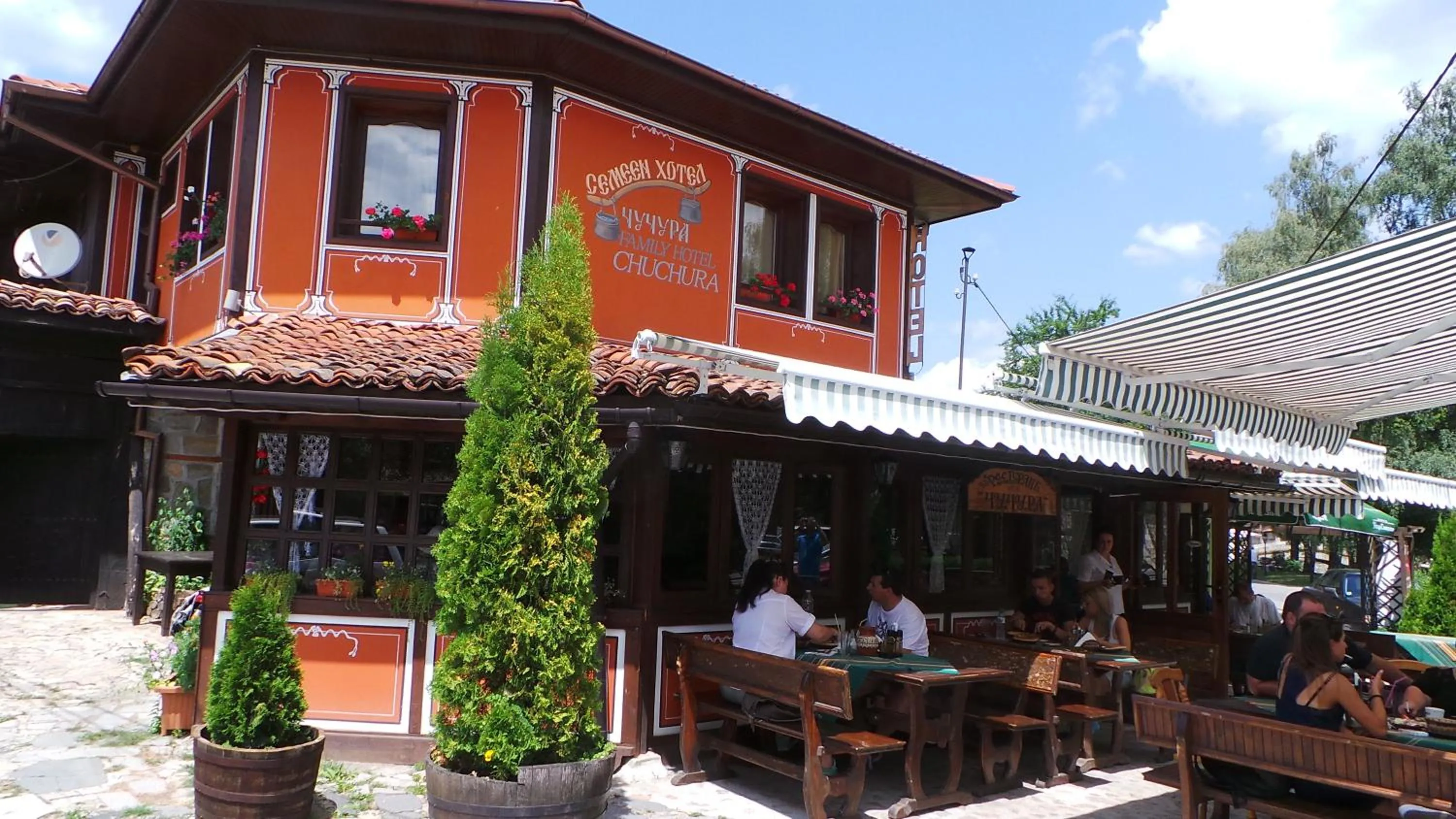 Facade/entrance in Chuchura Family Hotel