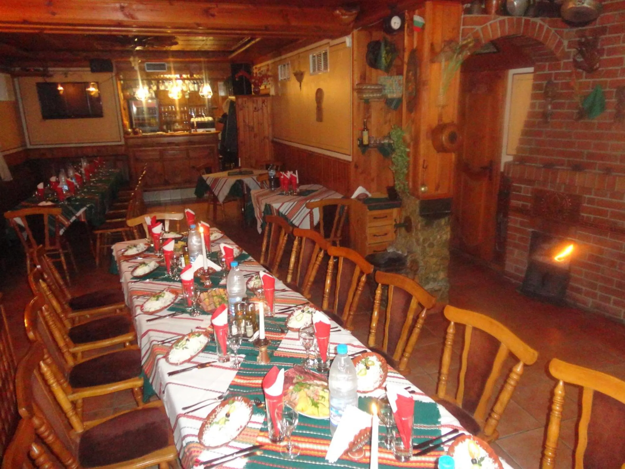 Restaurant/places to eat in Chuchura Family Hotel