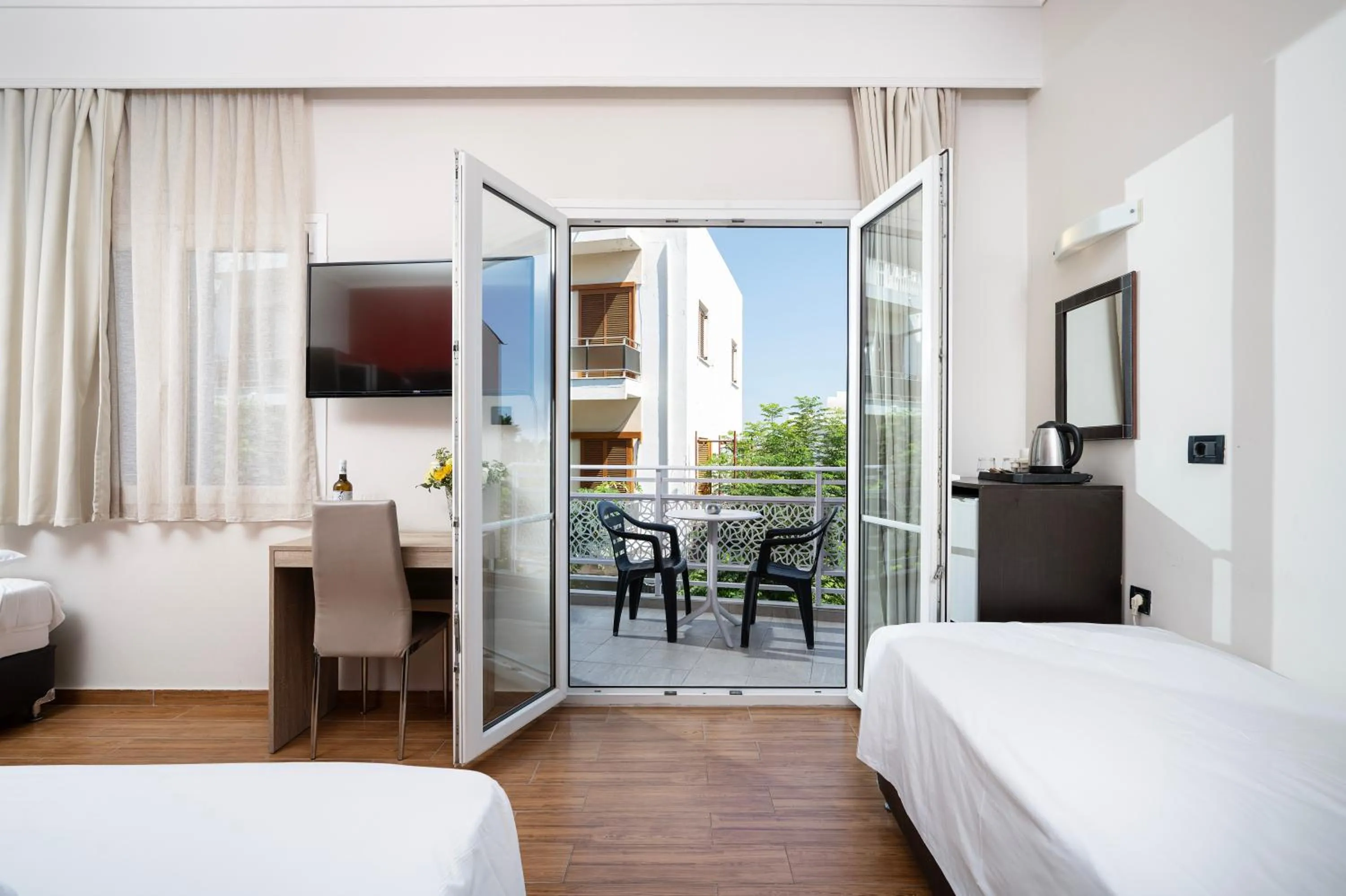 Balcony/Terrace, Bed in Sonia Hotel & Suites - Adults Only