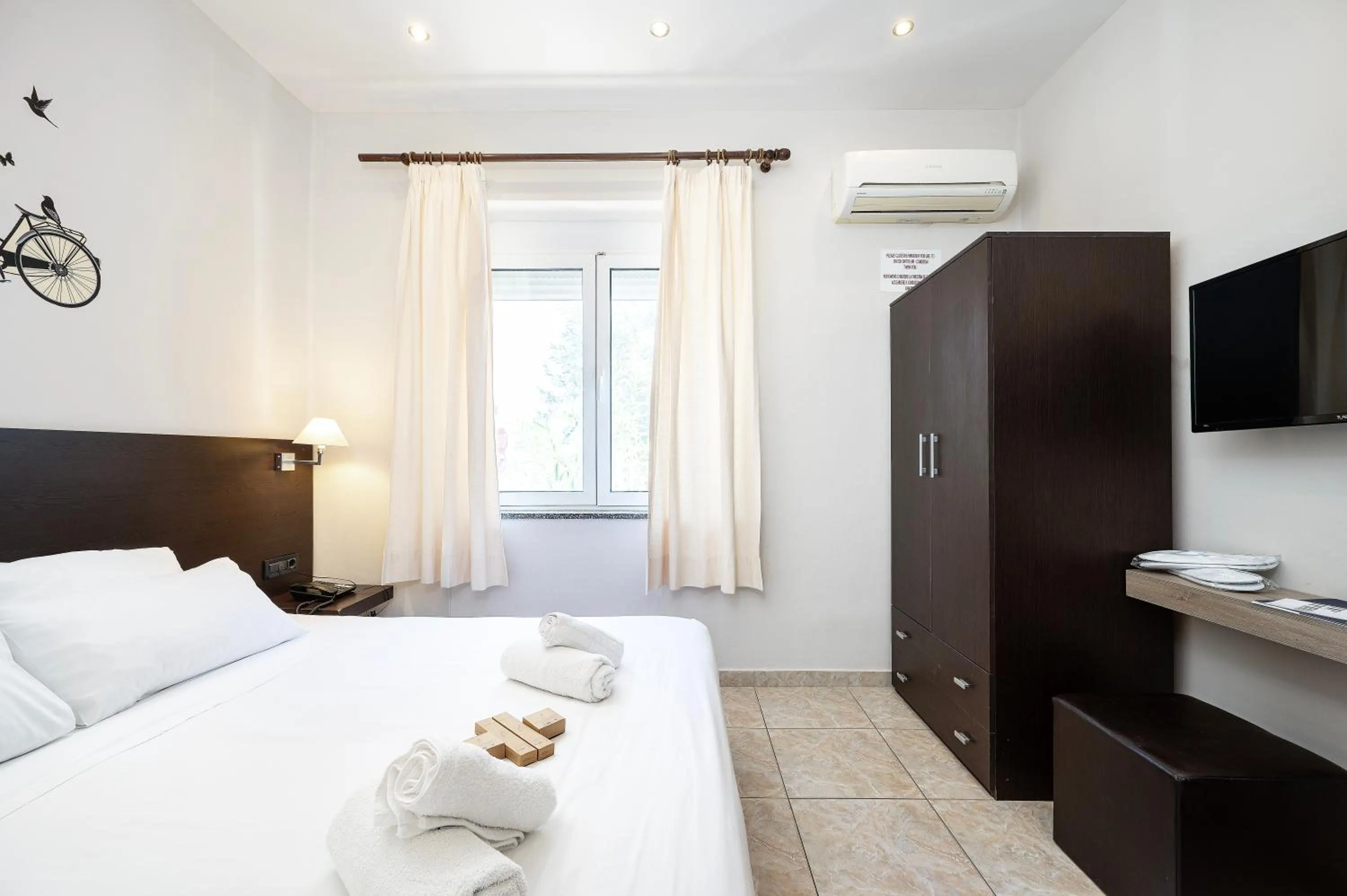 Bed in Sonia Hotel & Suites - Adults Only