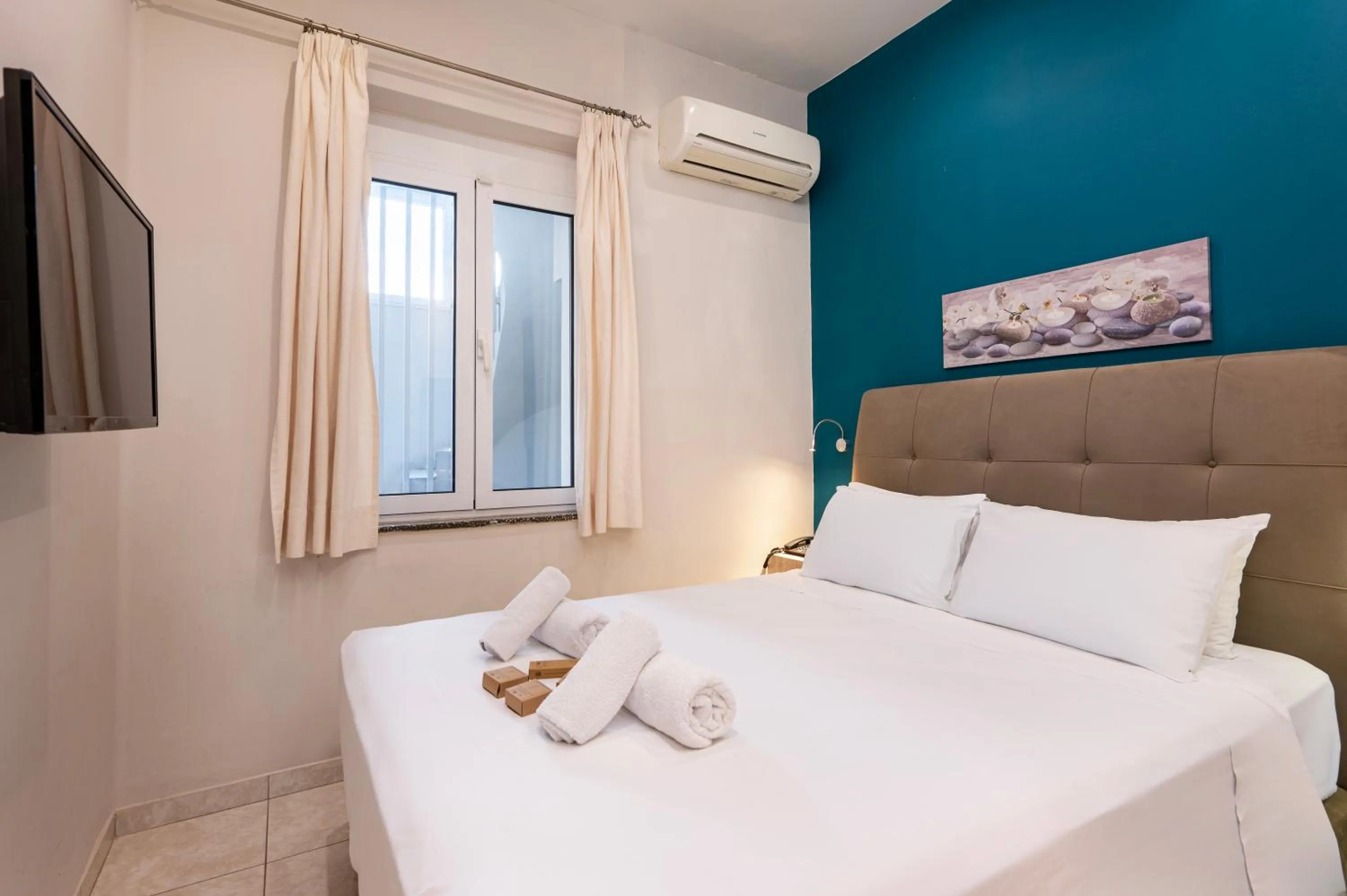 Bed in Sonia Hotel & Suites - Adults Only