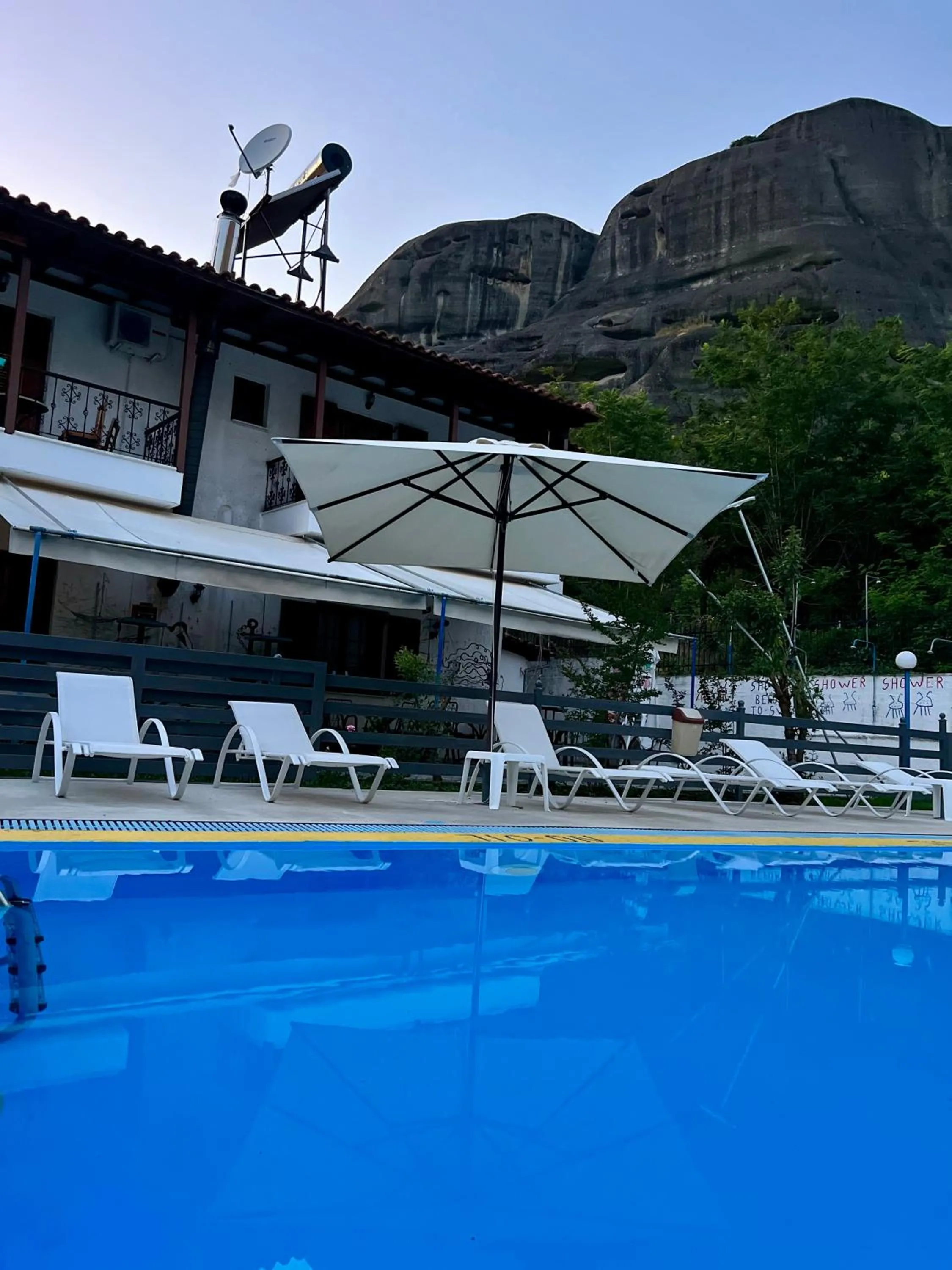 Mpoufidis Rock House Meteora