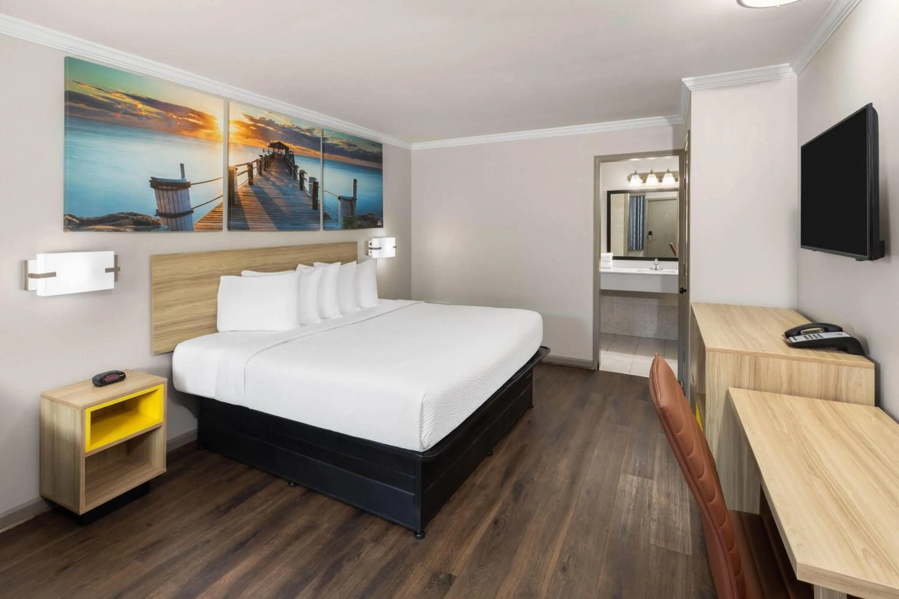 Photo of the whole room, Bed in Days Inn by Wyndham Slidell