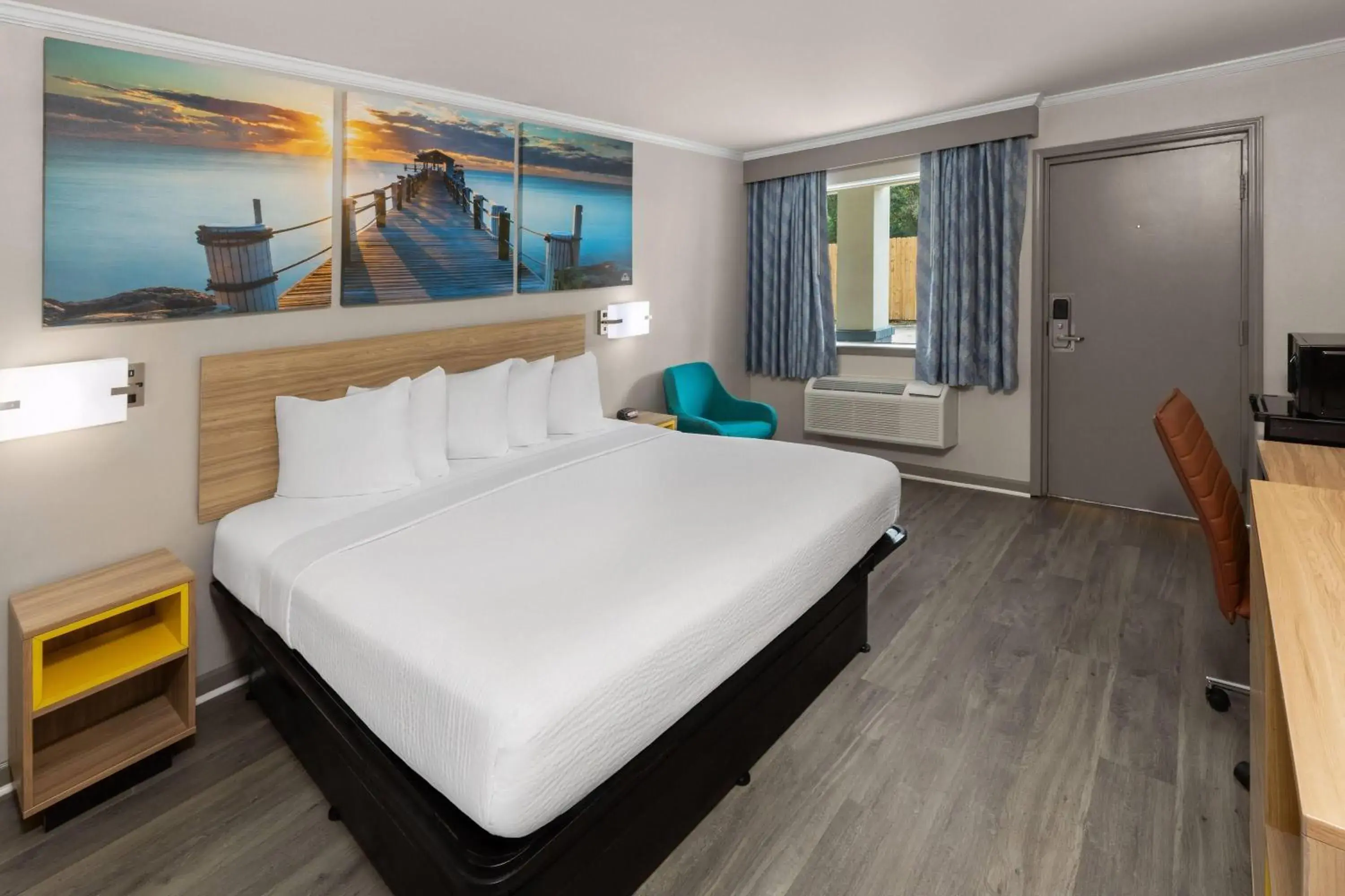 Photo of the whole room, Bed in Days Inn by Wyndham Slidell Photo of the whole room, Bed in Days Inn by Wyndham Slidell