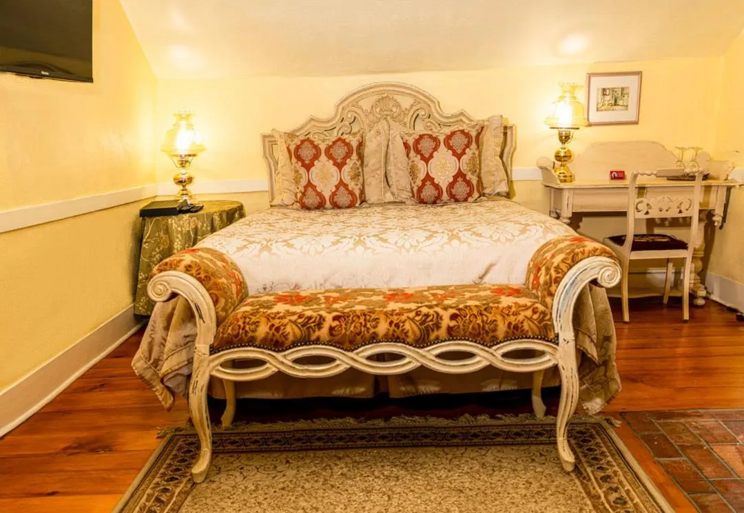 Superior Queen Room in Historic Wilson-Guy House