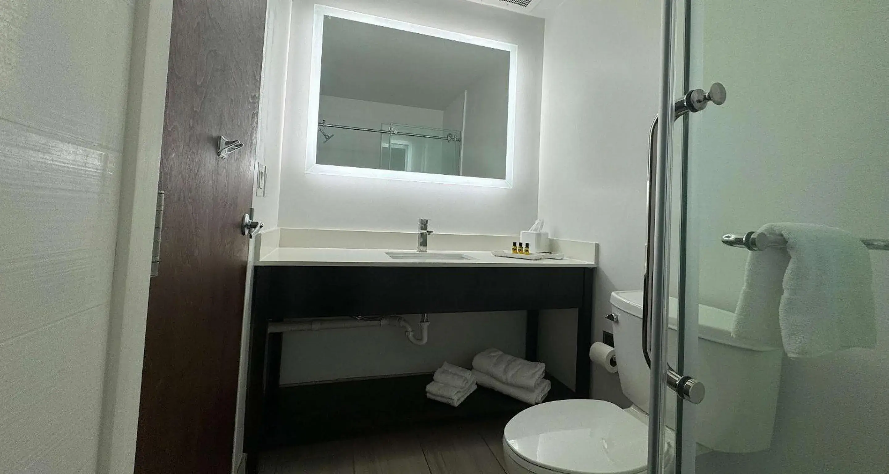 Bathroom in Best Western PLUS Hannaford Inn & Suites Bathroom in Best Western PLUS Hannaford Inn & Suites