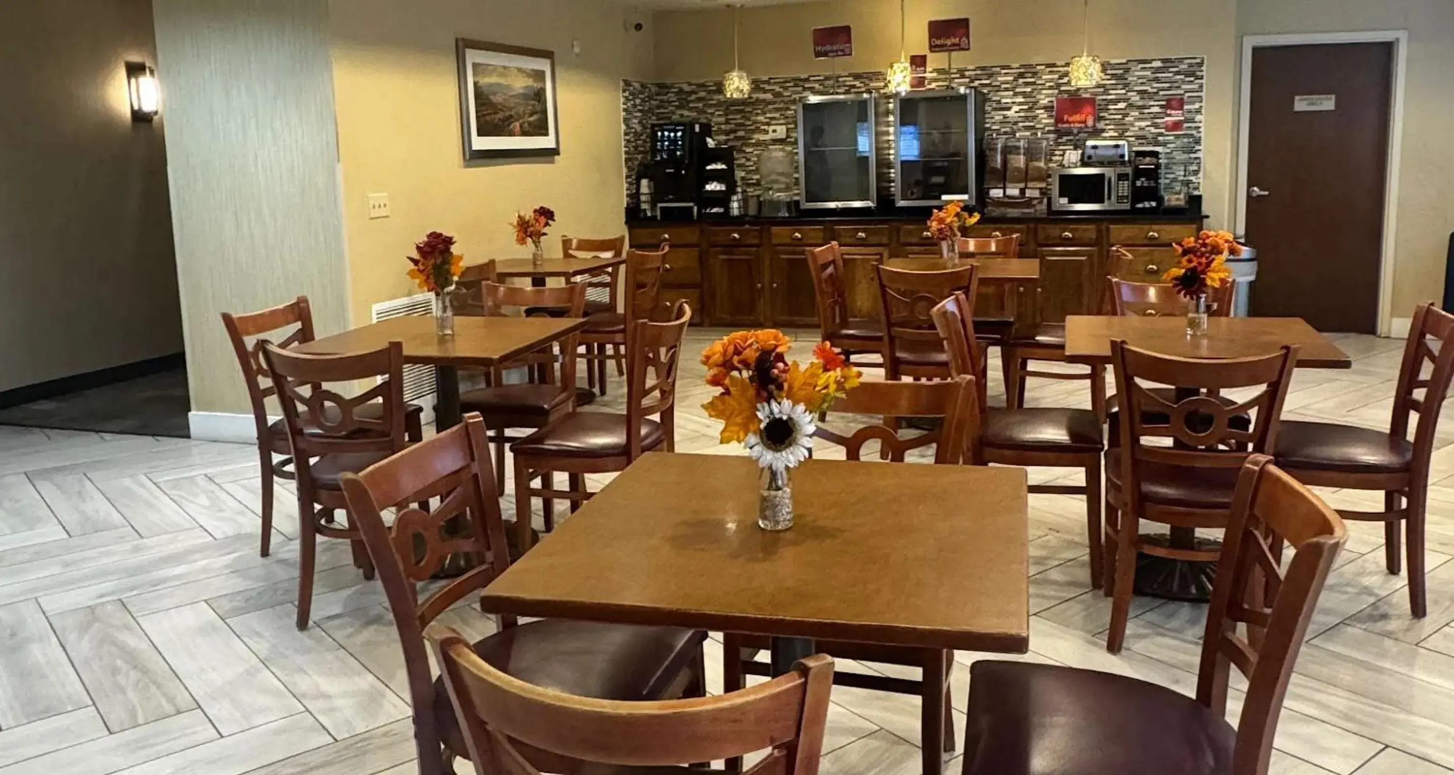 Breakfast in Best Western PLUS Hannaford Inn & Suites Breakfast in Best Western PLUS Hannaford Inn & Suites