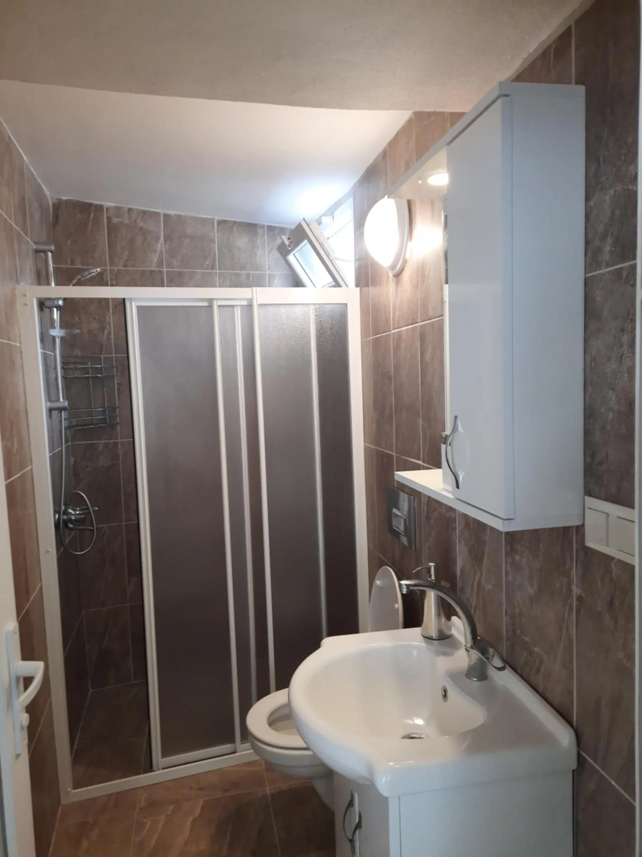 Shower in Onder Pansiyon