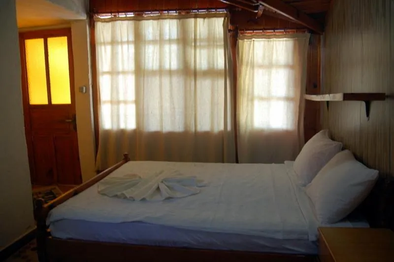 Bed in Onder Pansiyon