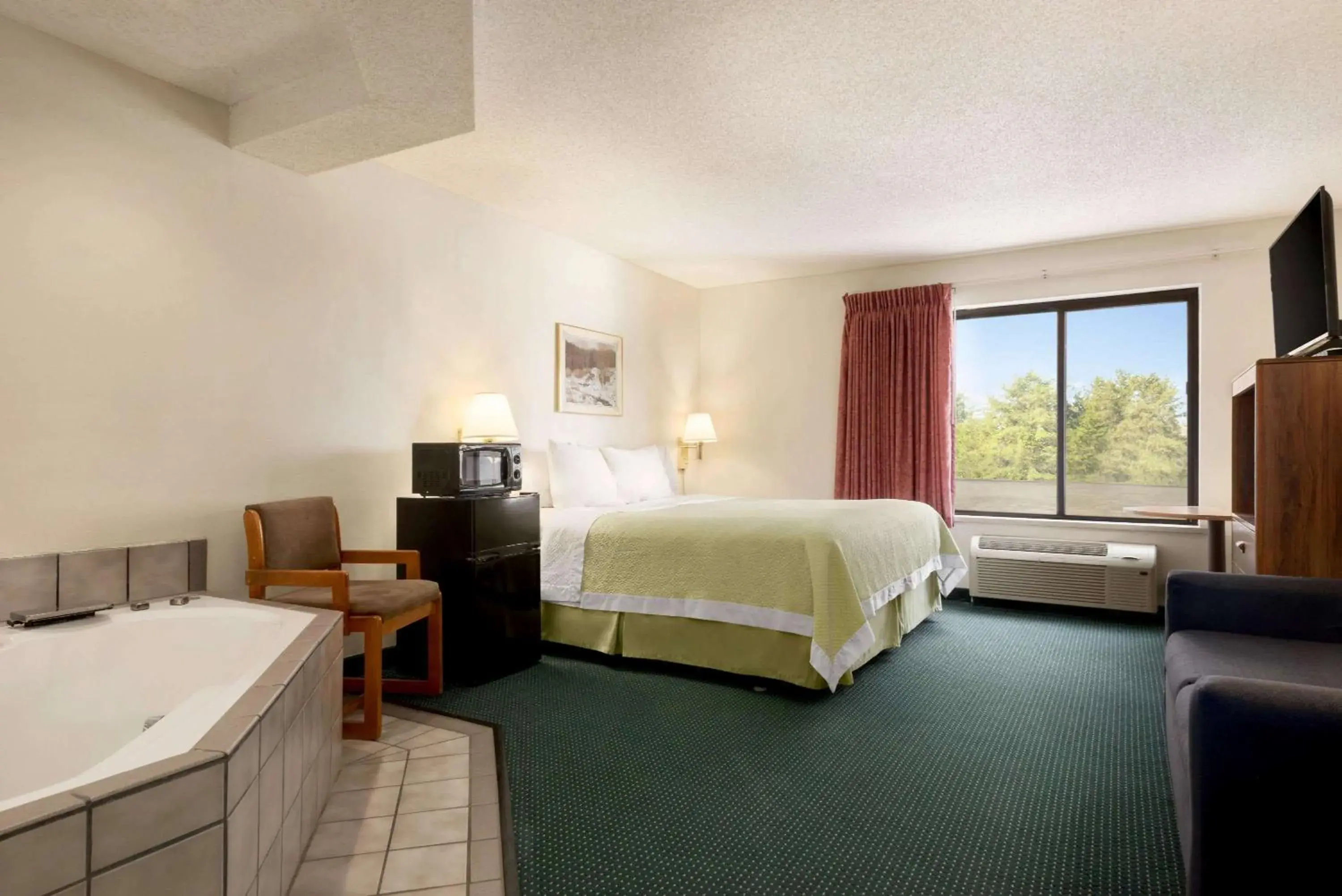 Photo of the whole room, Bed in Days Inn by Wyndham Eagle River Photo of the whole room, Bed in Days Inn by Wyndham Eagle River