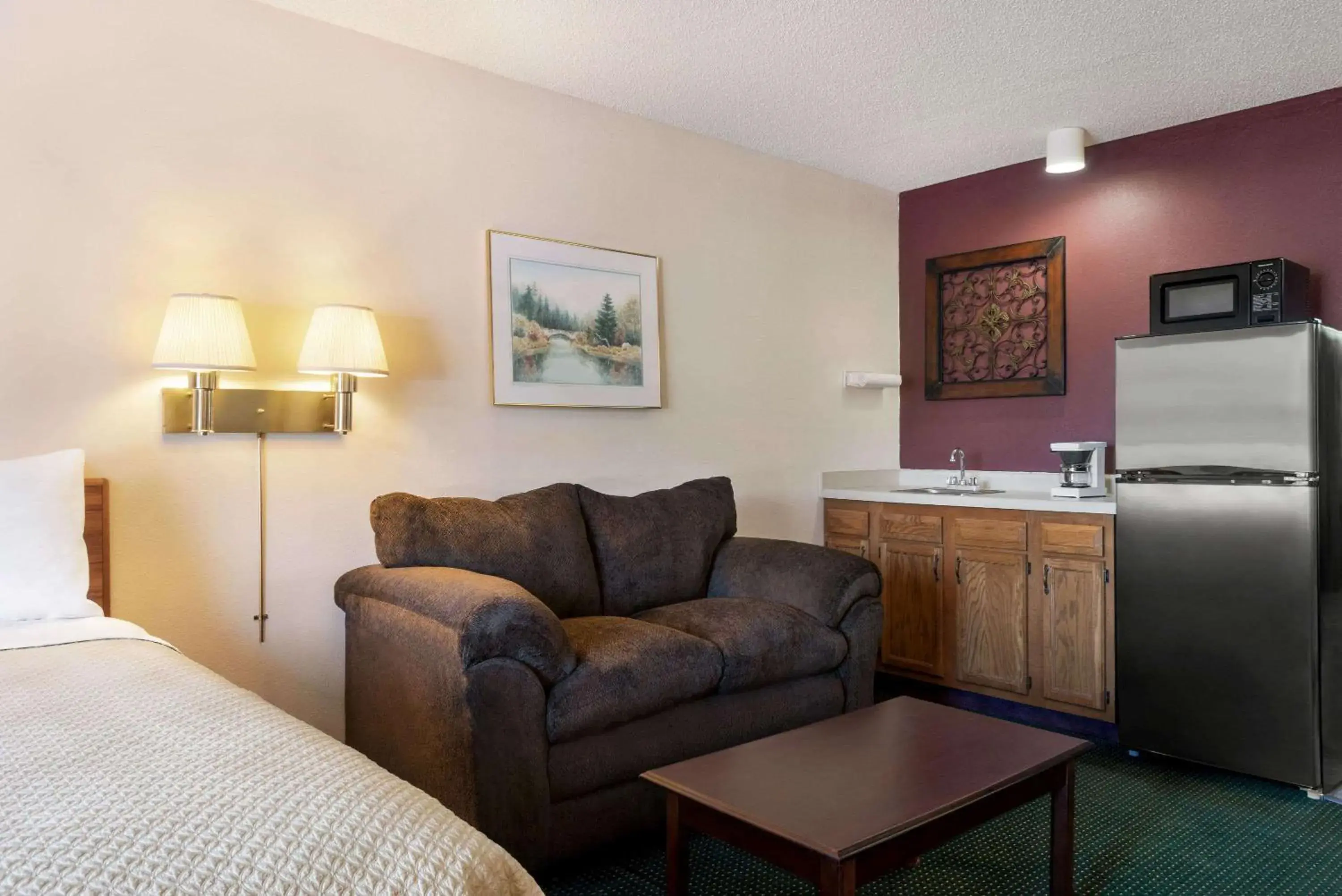 Photo of the whole room, Bed in Days Inn by Wyndham Eagle River Photo of the whole room, Bed in Days Inn by Wyndham Eagle River