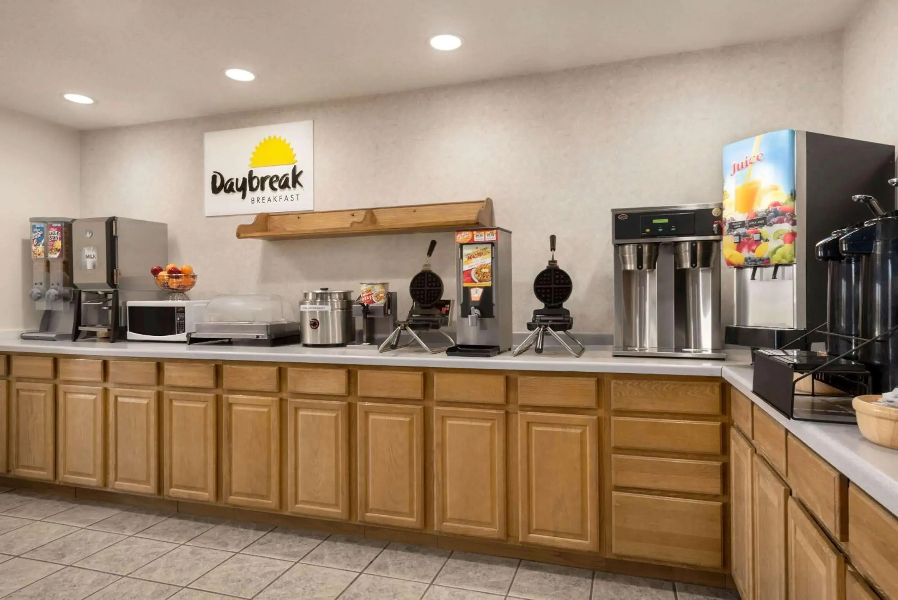 Restaurant/places to eat in Days Inn by Wyndham Eagle River Restaurant/places to eat in Days Inn by Wyndham Eagle River