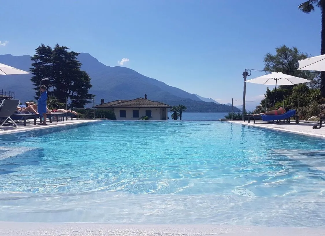 Swimming pool in Hotel Domaso