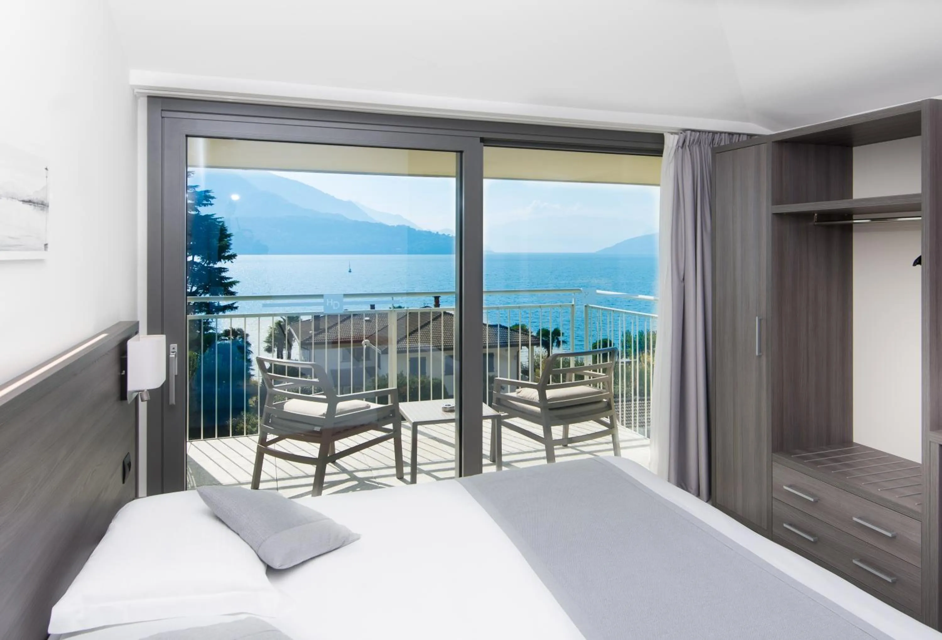 Balcony/Terrace, Bed in Hotel Domaso