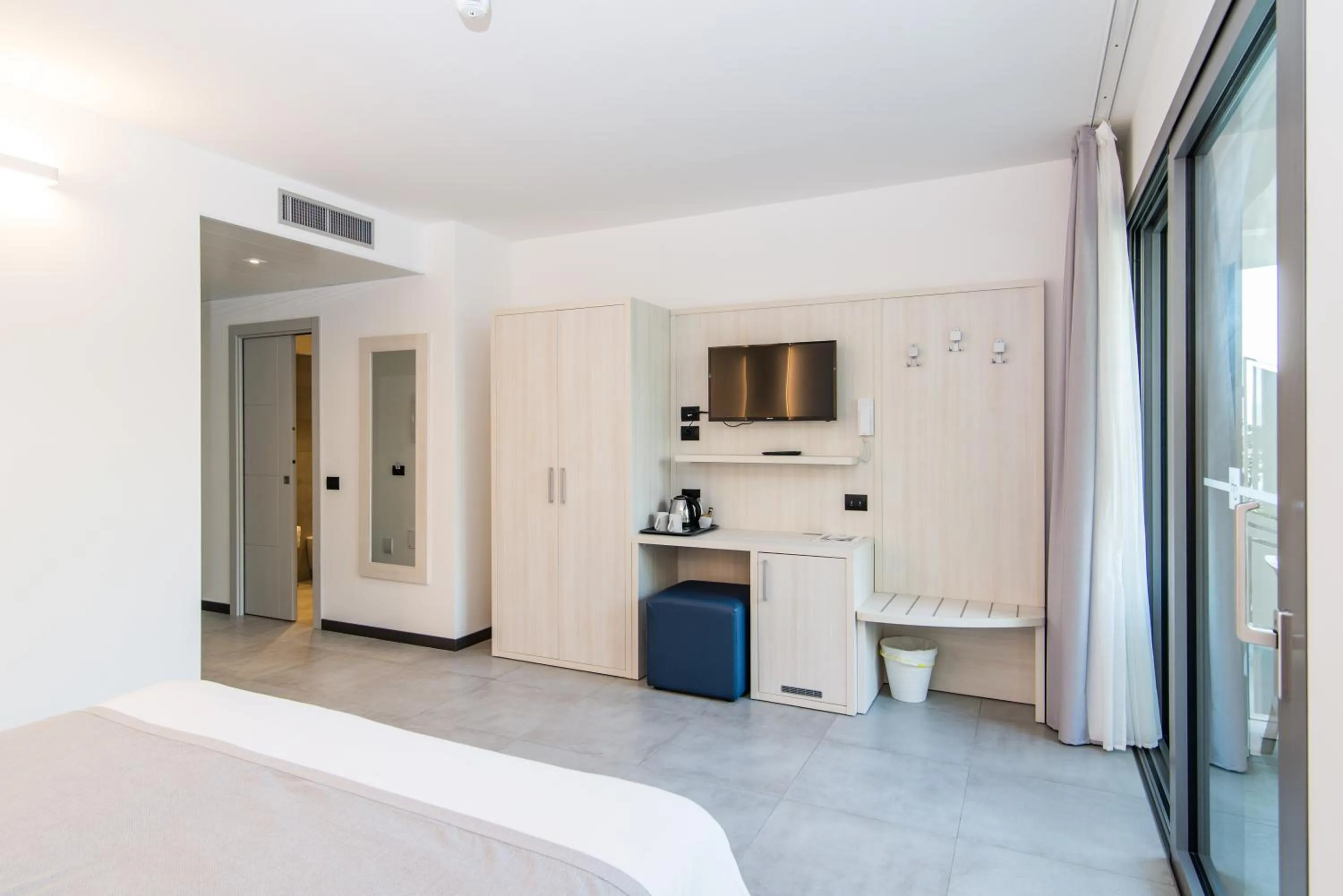 Photo of the whole room, Bed in Hotel Domaso