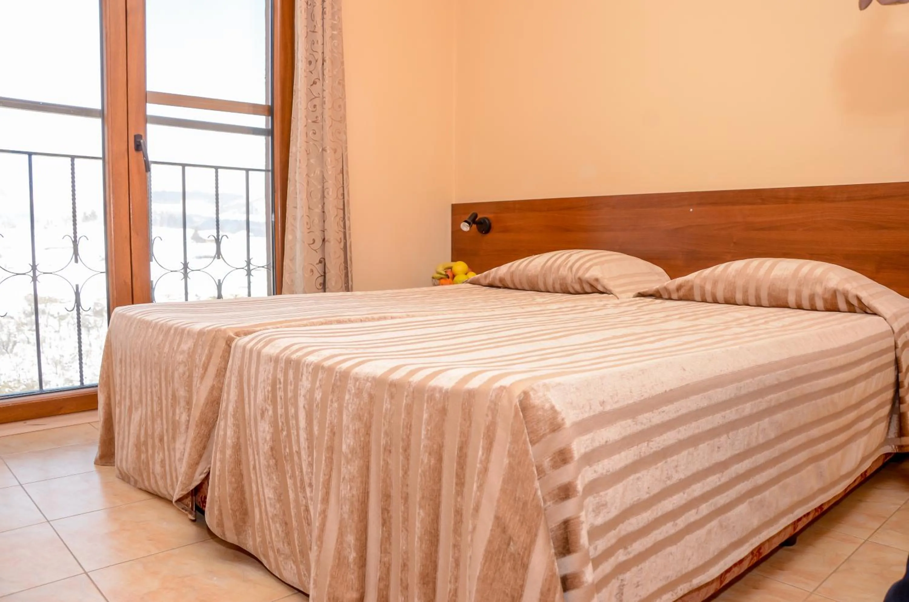 Landmark view, Bed in Lucky Hotel