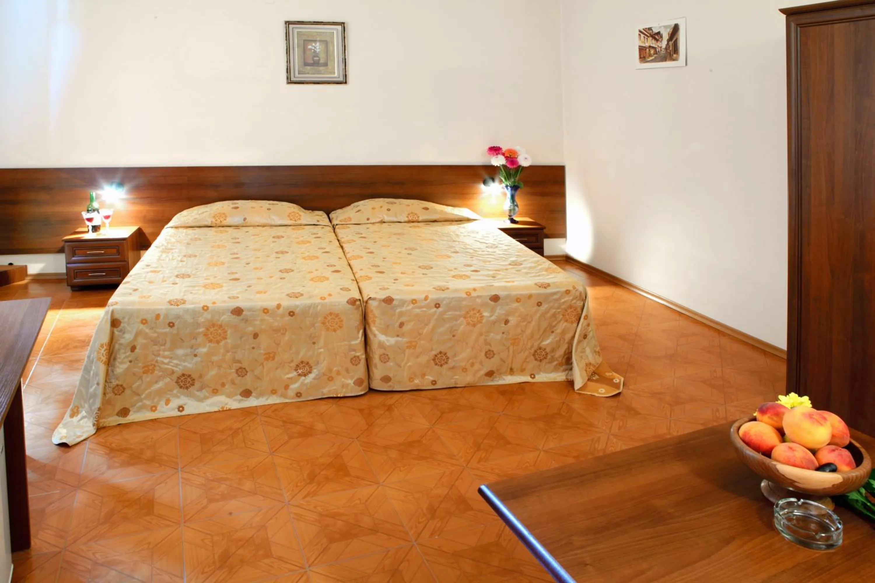 Photo of the whole room, Bed in Lucky Hotel