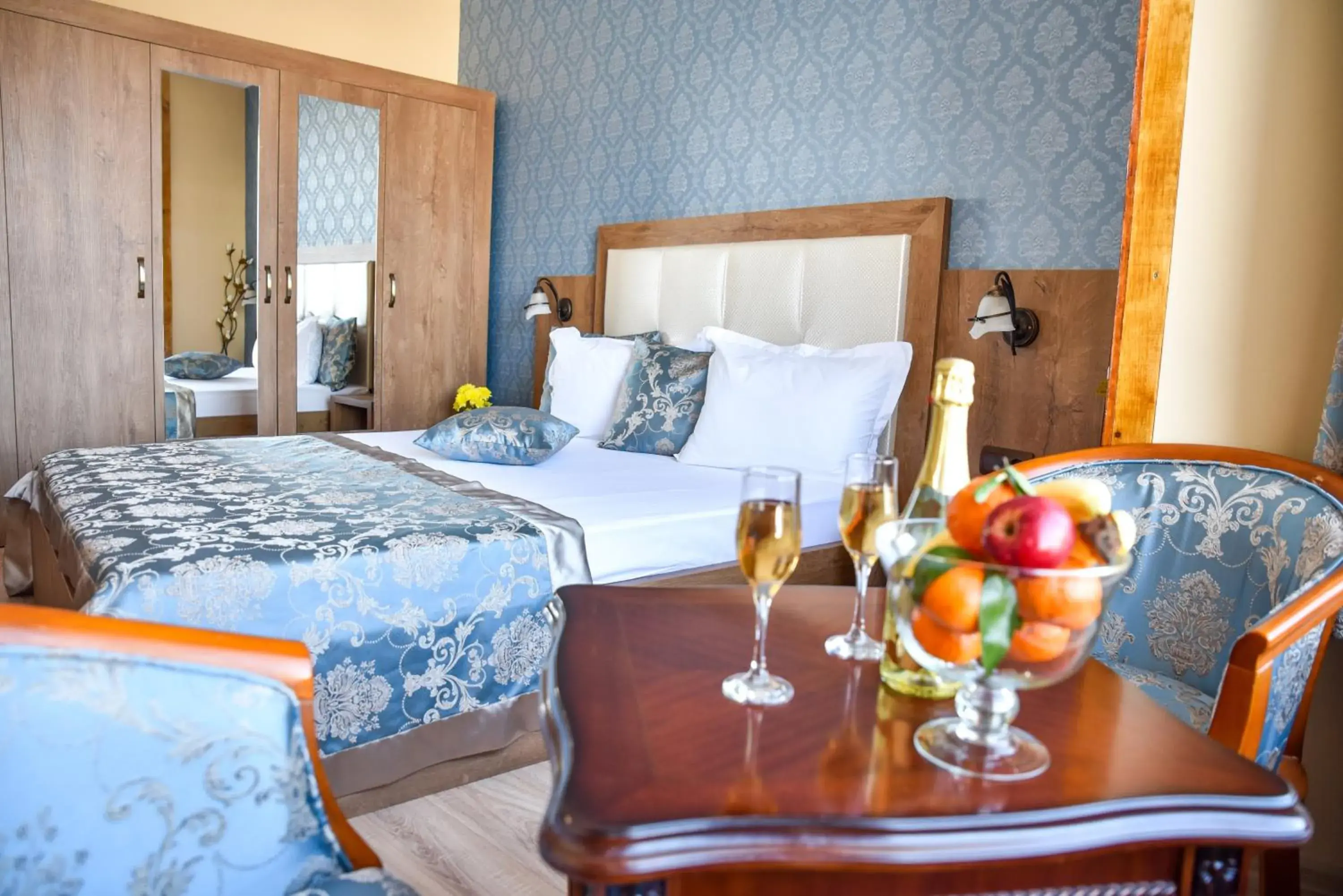 Family Suite with Free Parking in Lucky Hotel Family Suite with Free Parking in Lucky Hotel