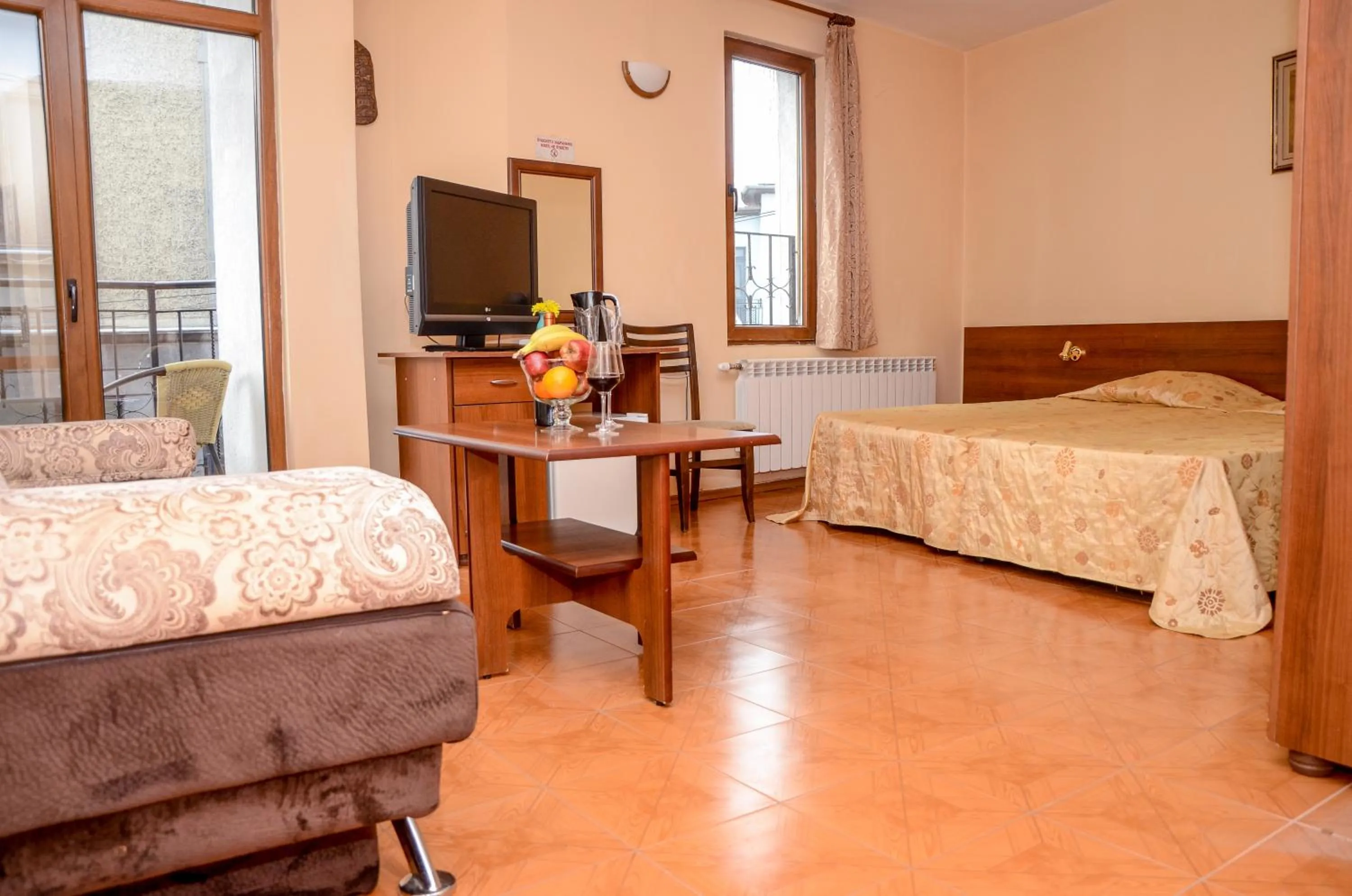 Photo of the whole room, Bed in Lucky Hotel