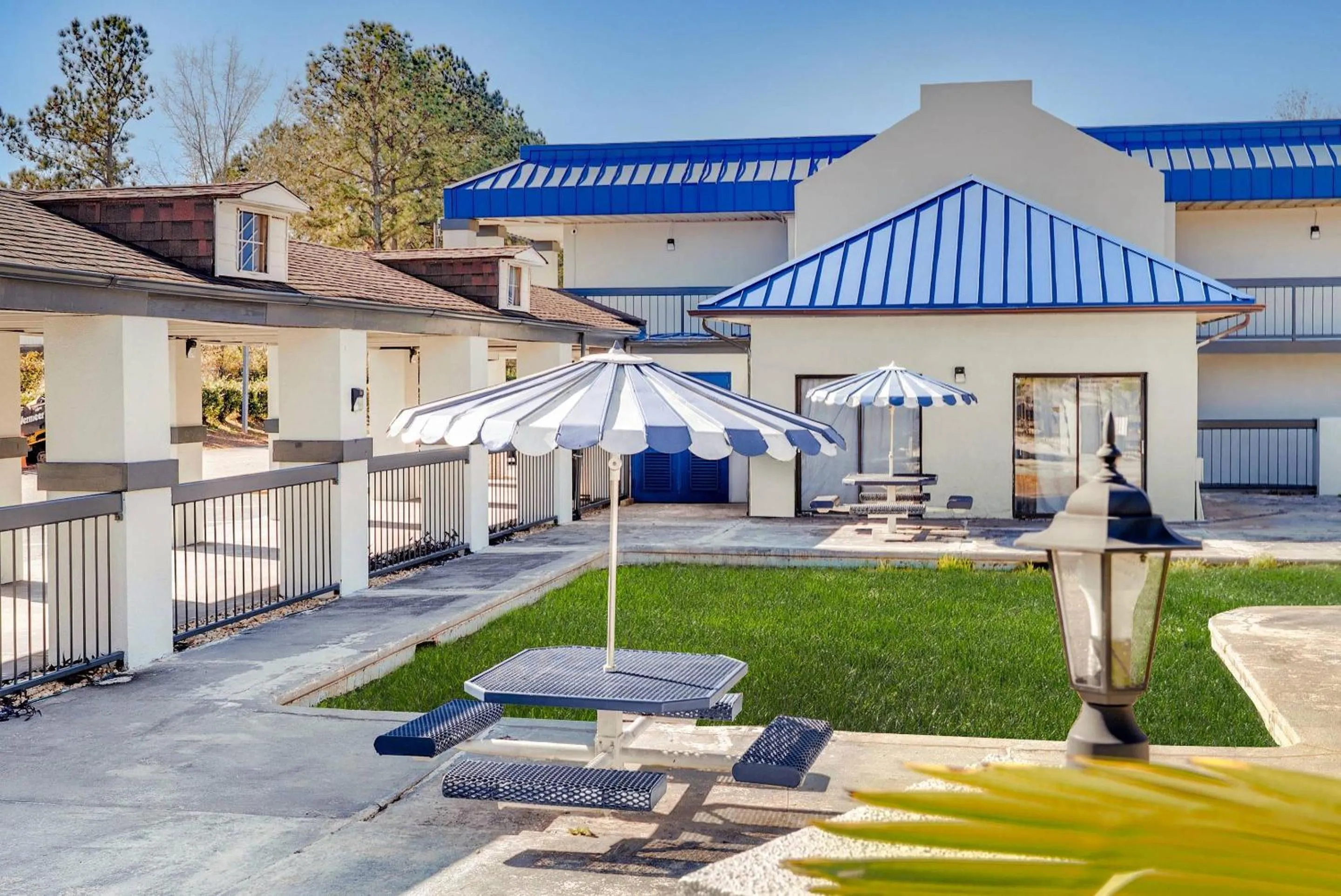 Property building in Rodeway Inn Greenwood