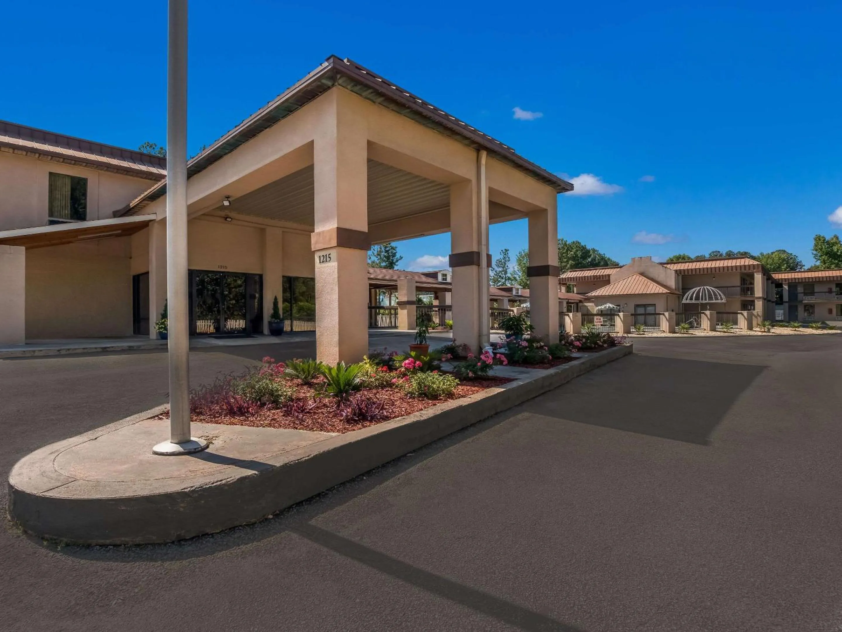 Property building in Rodeway Inn Greenwood