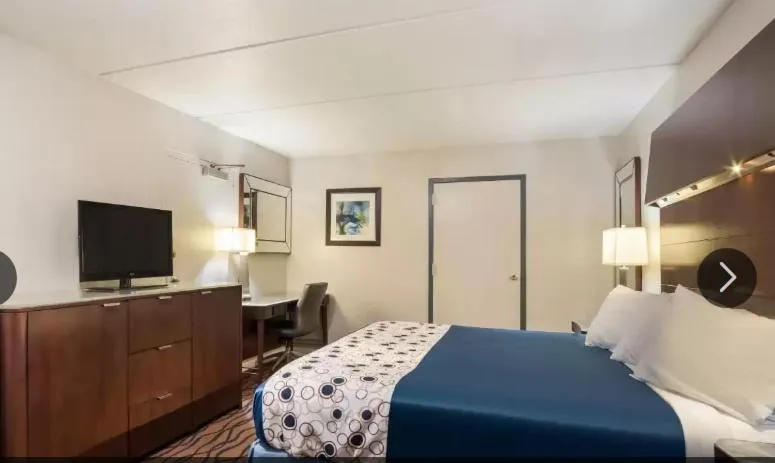 Bed in Rodeway Inn Greenwood